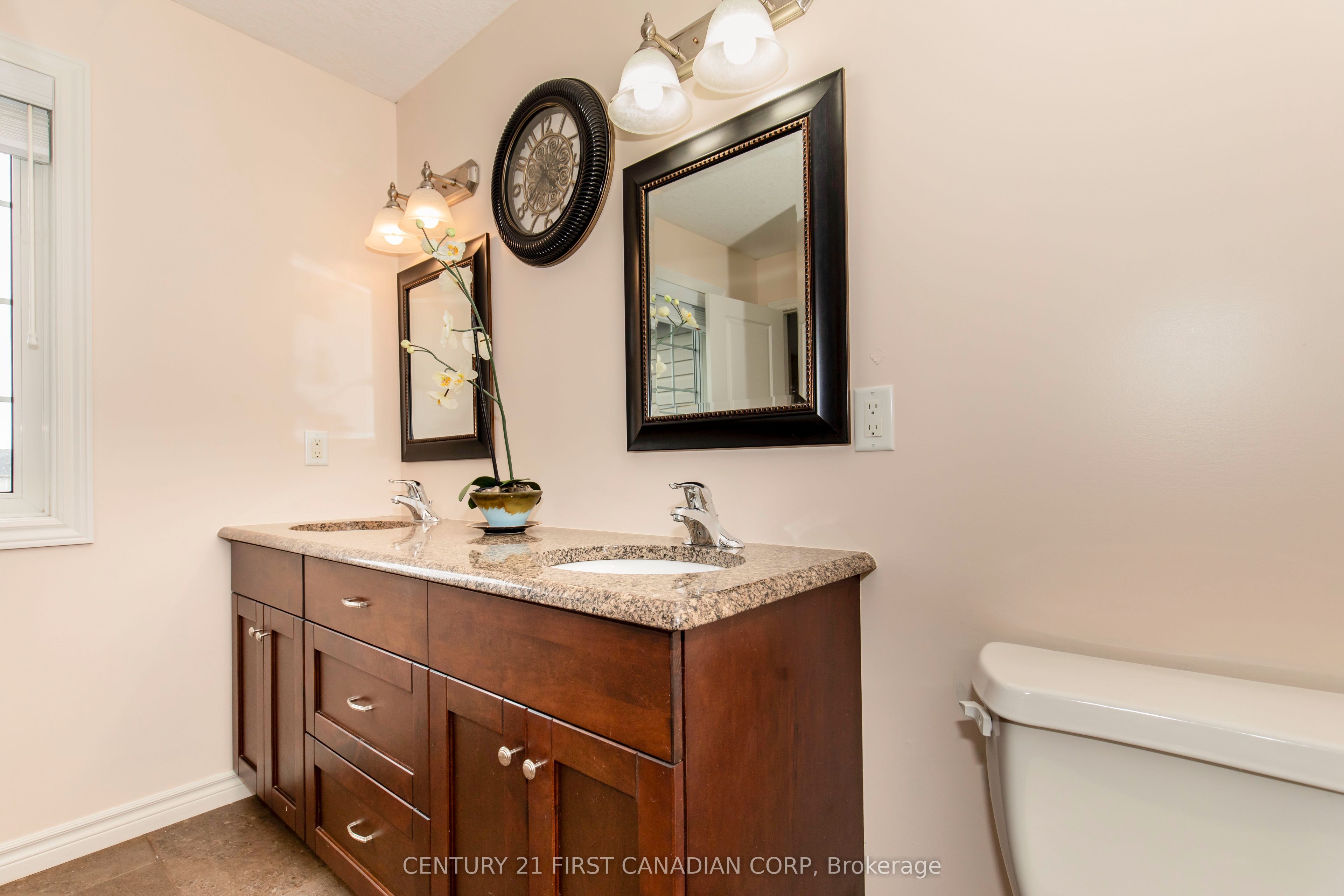 3337 Paulpeel Avenue Property Photo 22