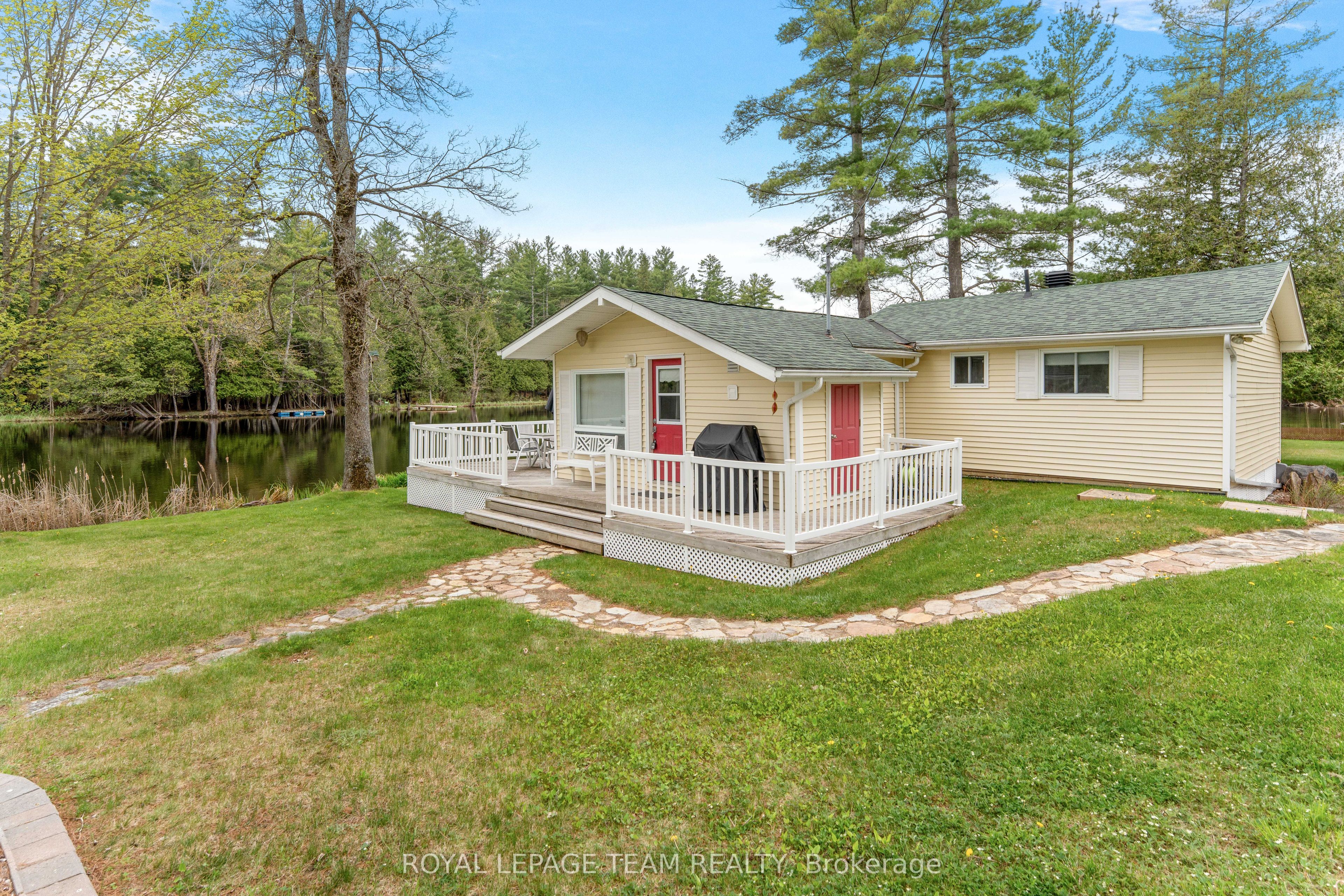 3957 Elphin-maberly Road Property Photo 1