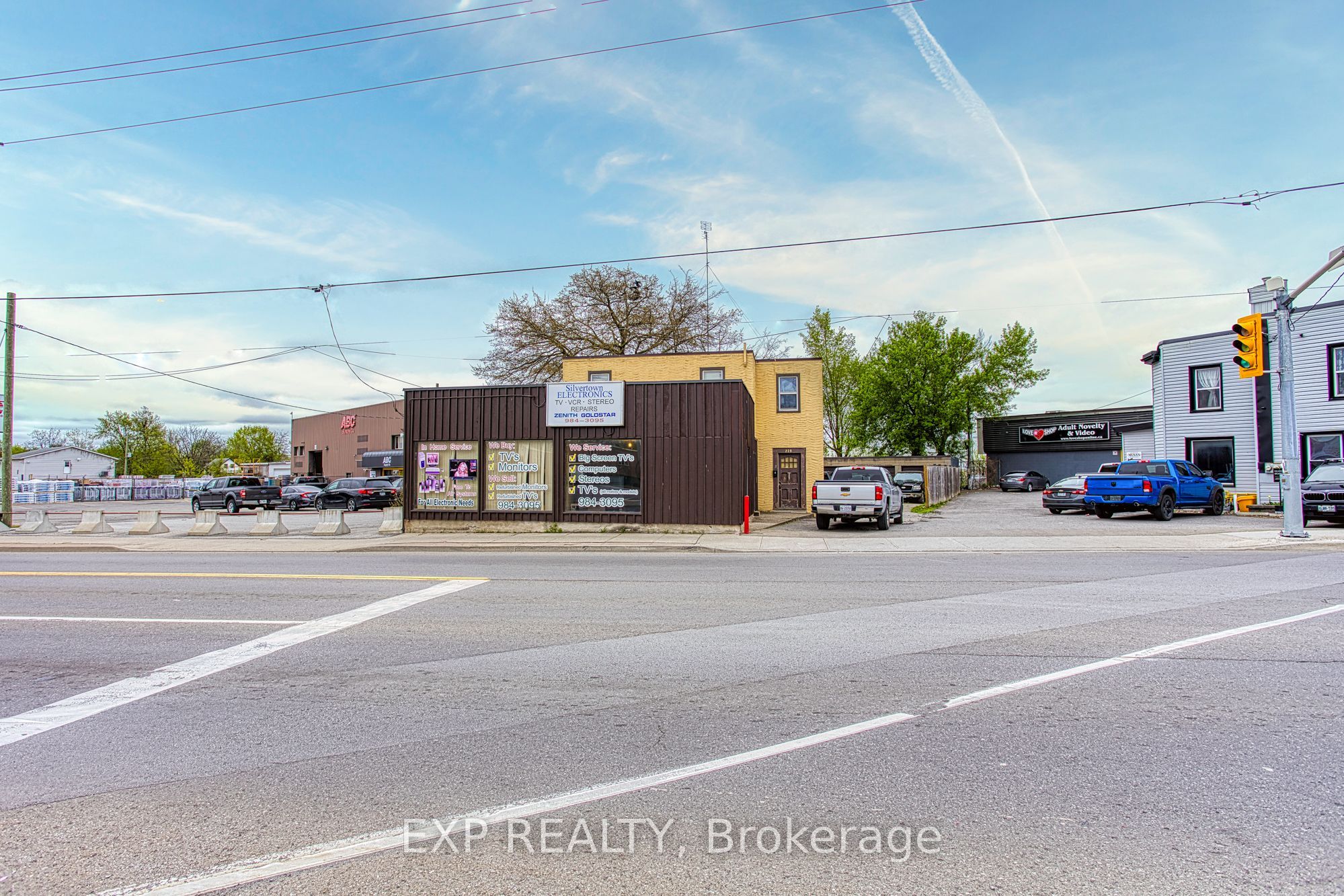 230 Welland Ave Property Photo