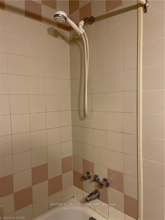 710 Wonderland Road S Property Photo 20
