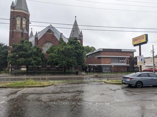 #Upper - 482 Dundas Street Property Photo 1