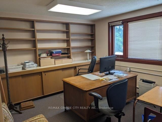 482 Dundas Street Upper Property Photo 2