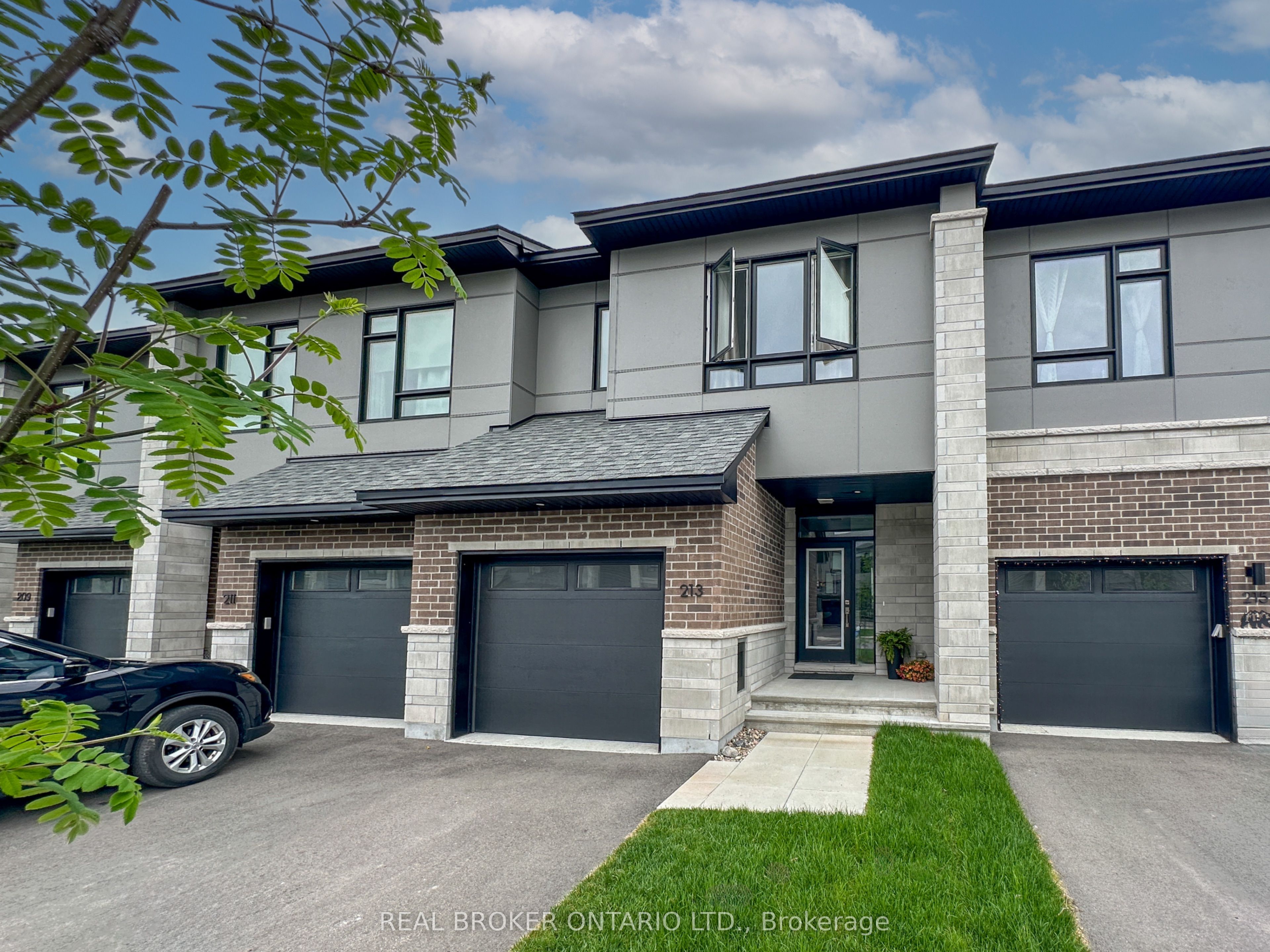 213 Bristol Cres Property Photo