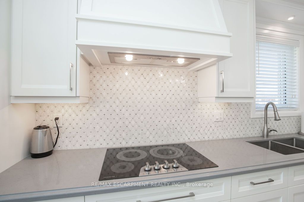 107 E Main St Property Photo 10