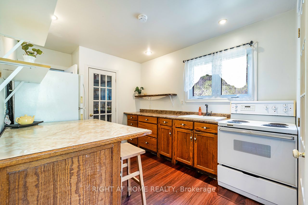 414 Pratt Road Property Photo 10