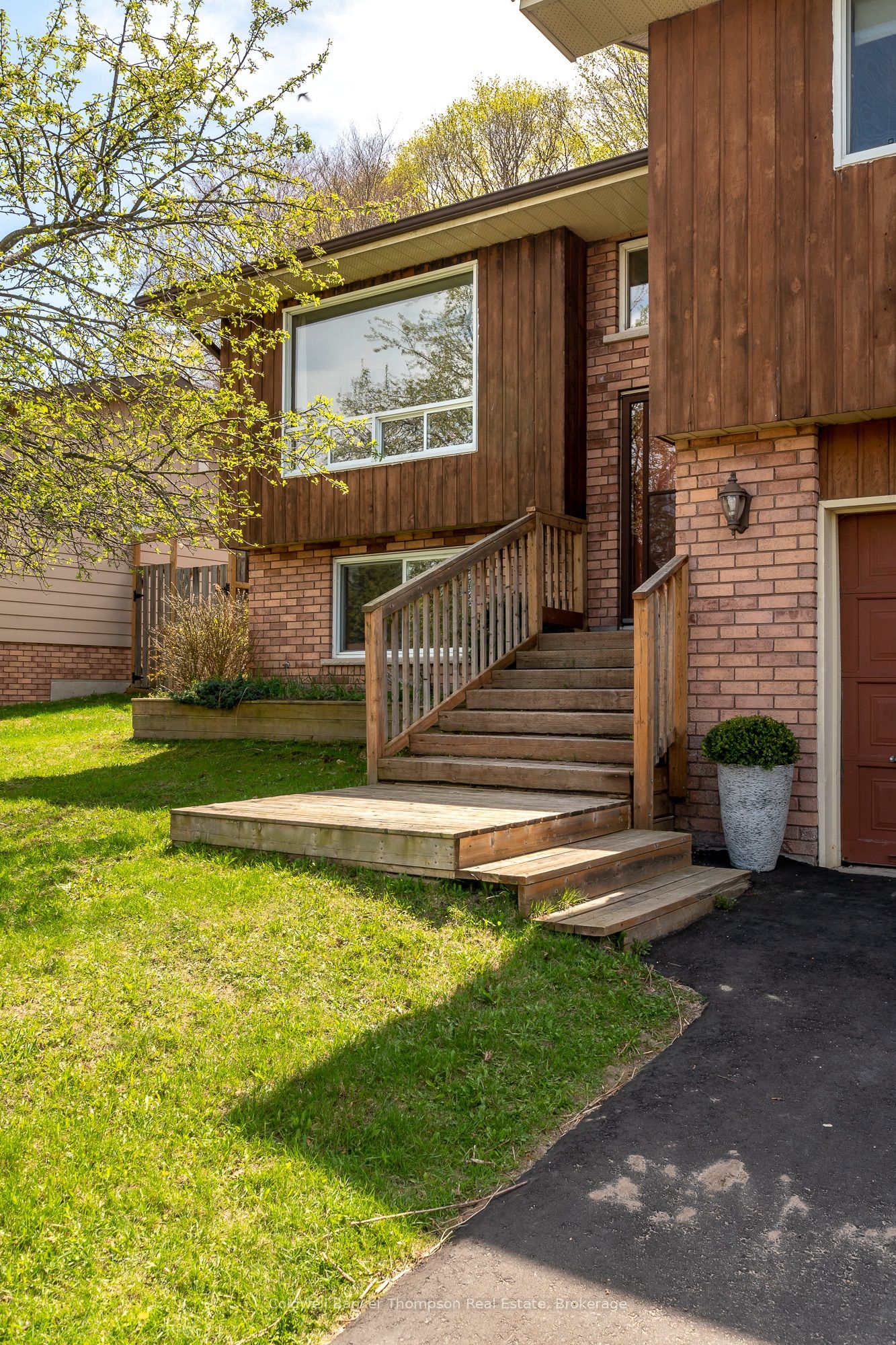 20 Southdale Drive Property Photo 2
