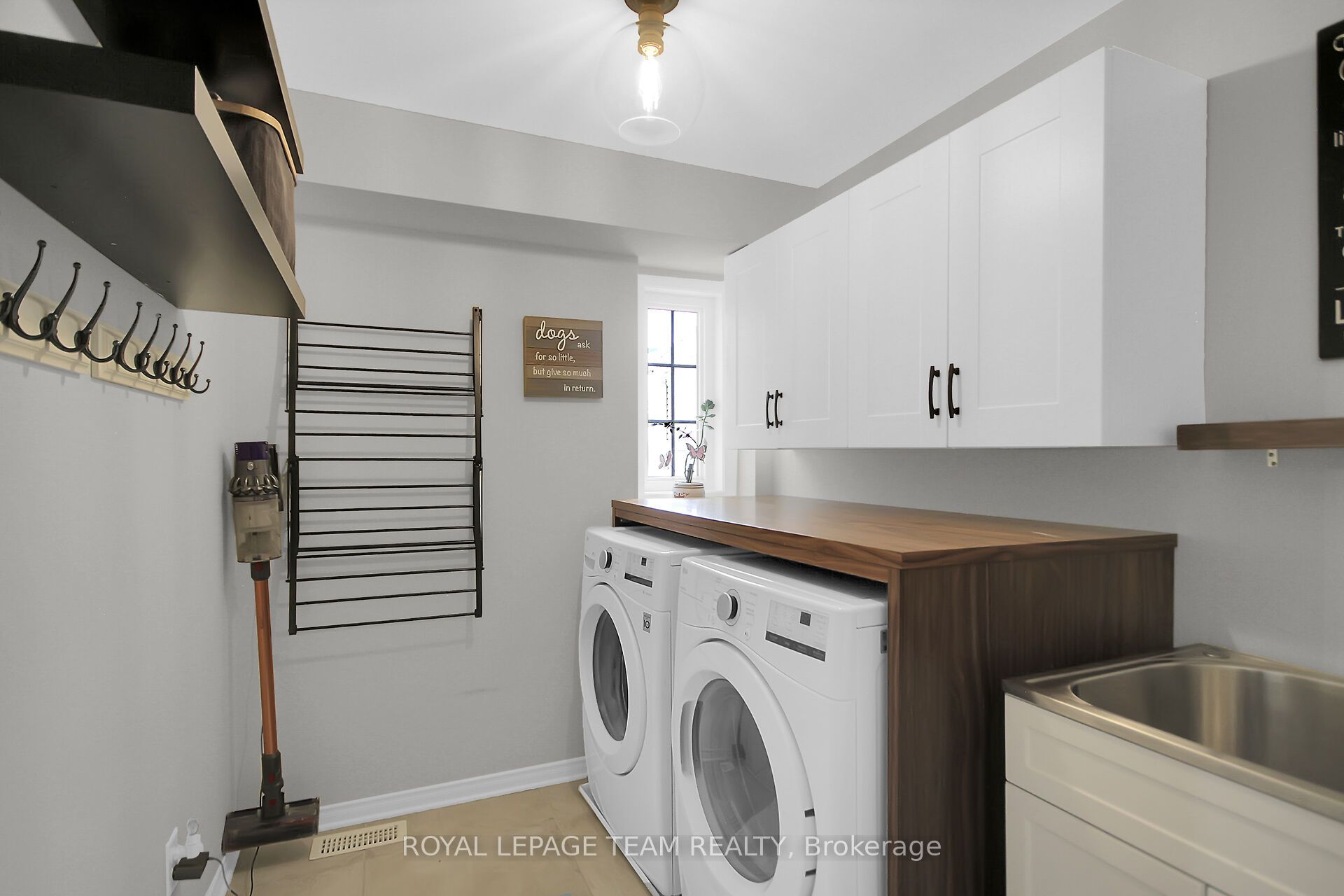 441 Blackleaf Drive Property Photo 21