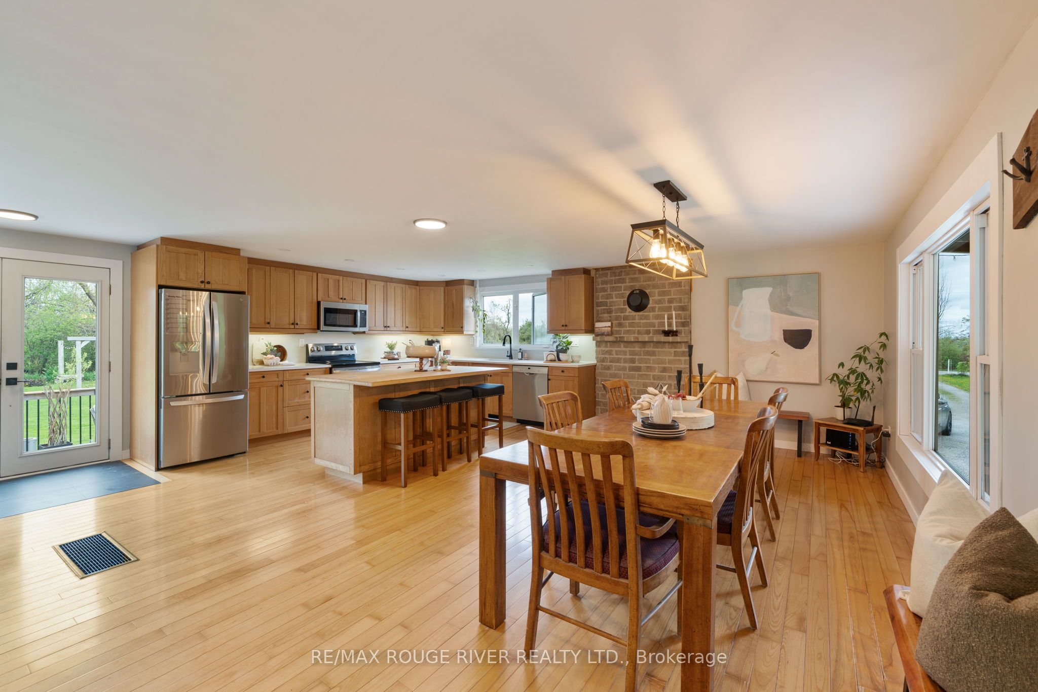 566 Cottingham Road Property Photo 6