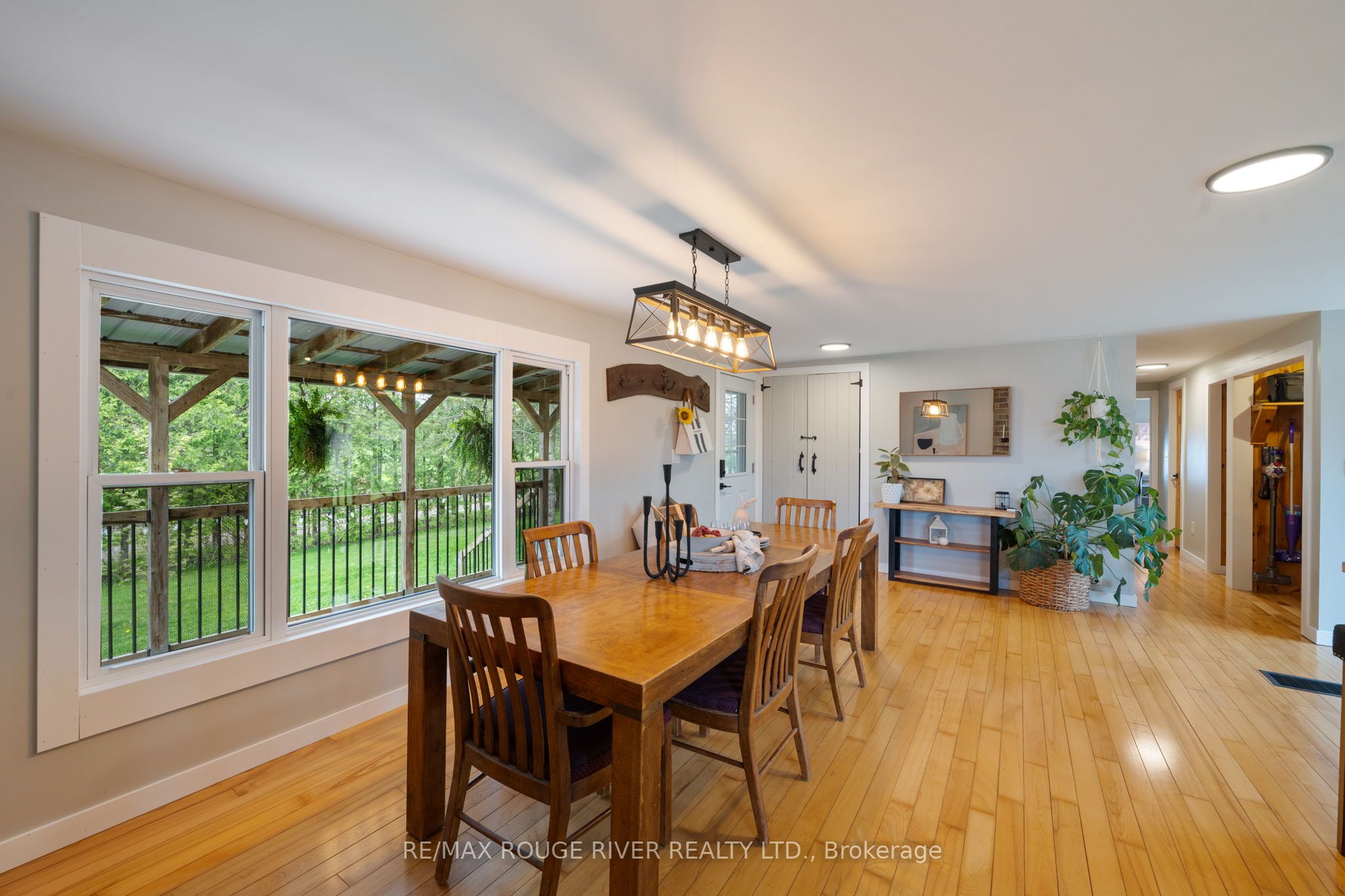 566 Cottingham Road Property Photo 8