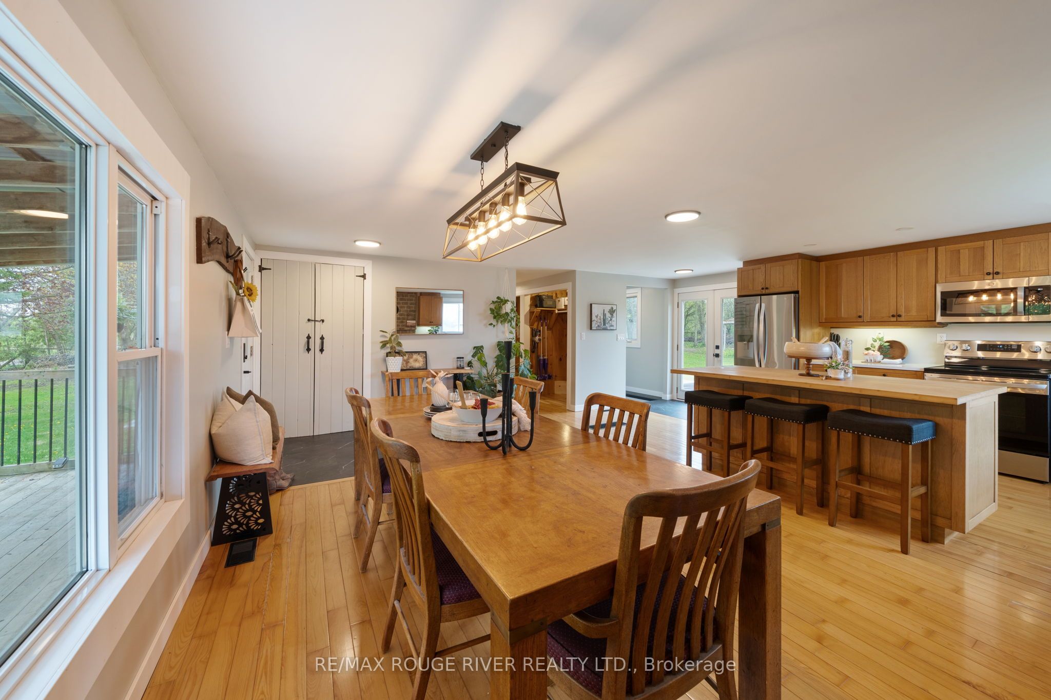 566 Cottingham Road Property Photo 9