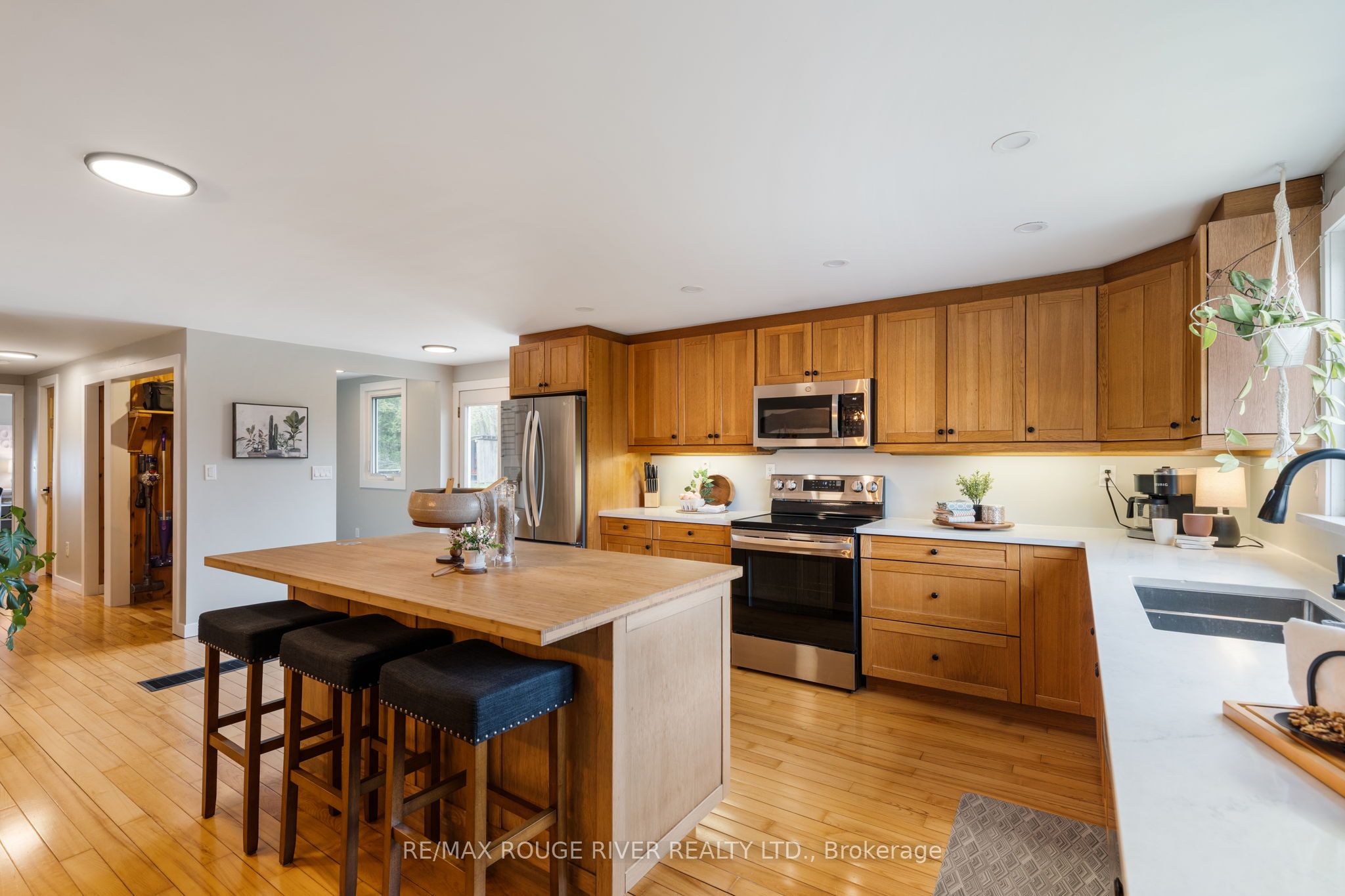 566 Cottingham Road Property Photo 10