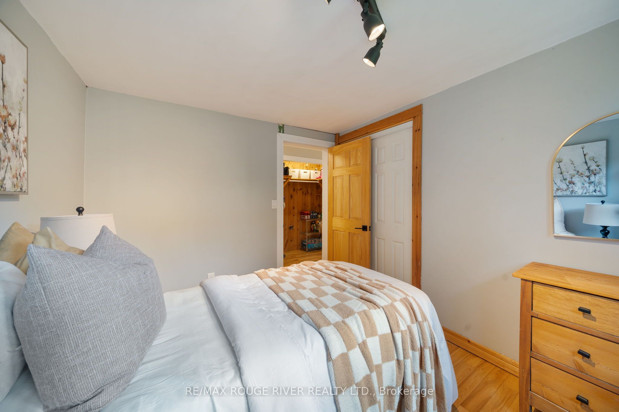 566 Cottingham Road Property Photo 15