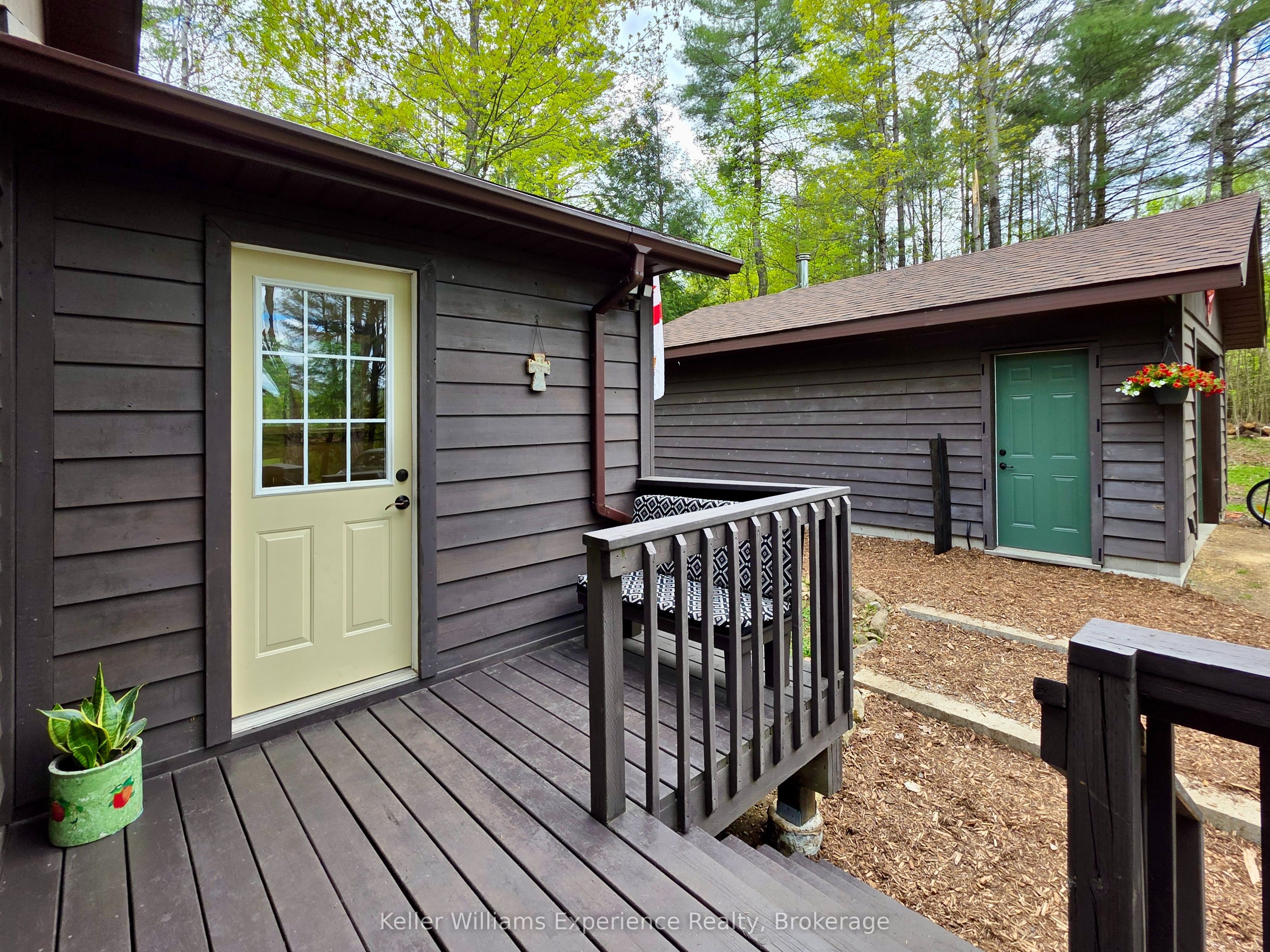 1035 Conway Crescent Property Photo 5
