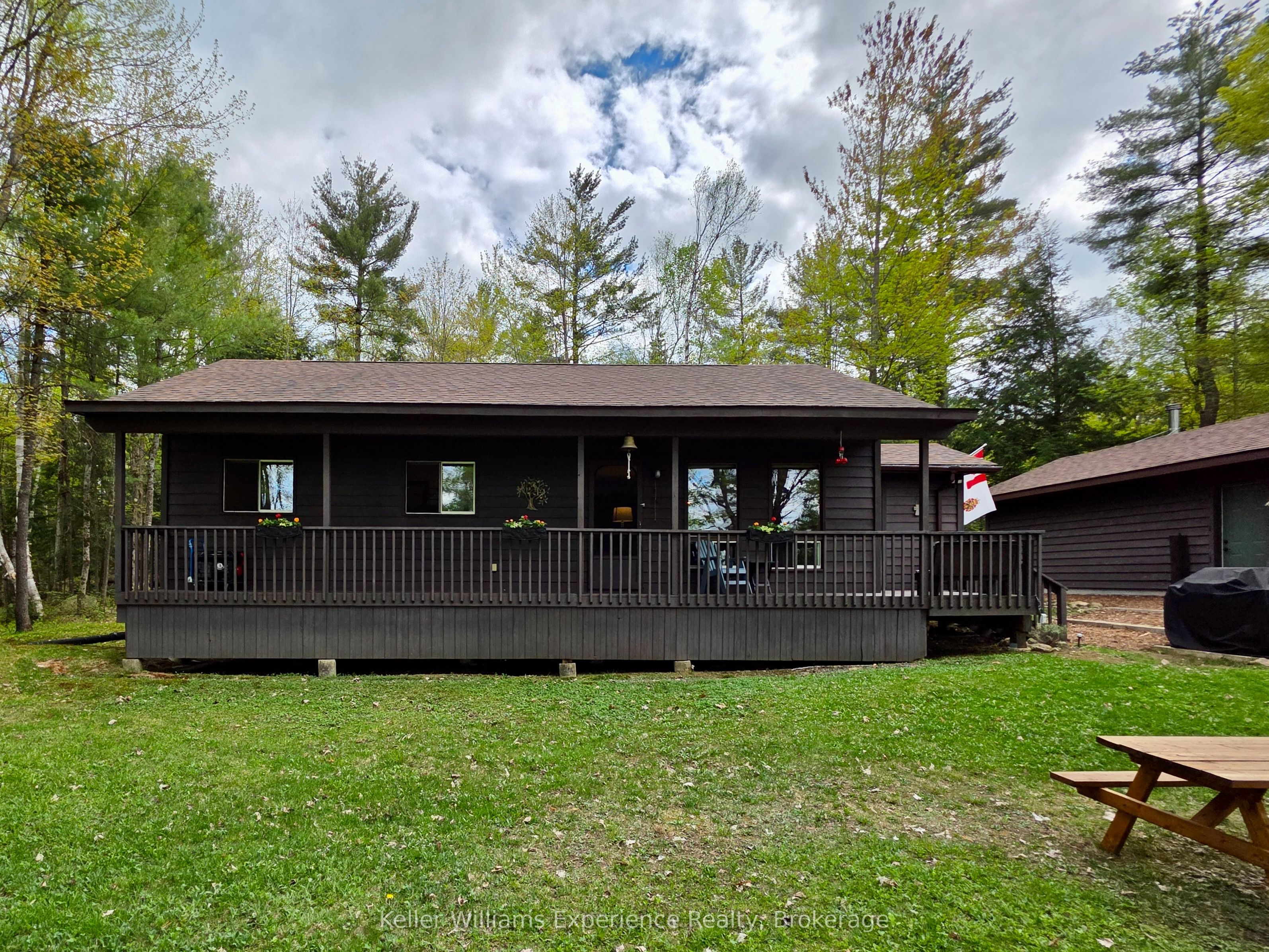1035 Conway Crescent Property Photo 34