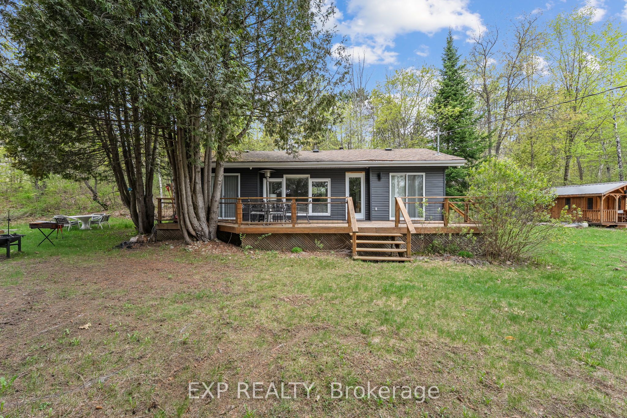 1044 Shanahan Trl Property Photo