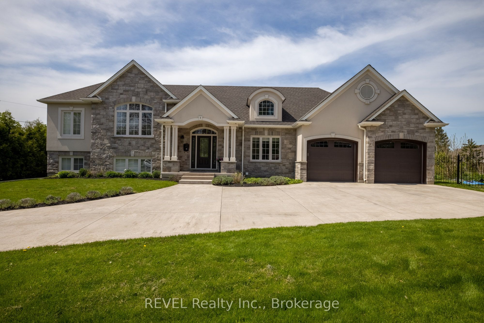7 Parklane Cres Property Photo