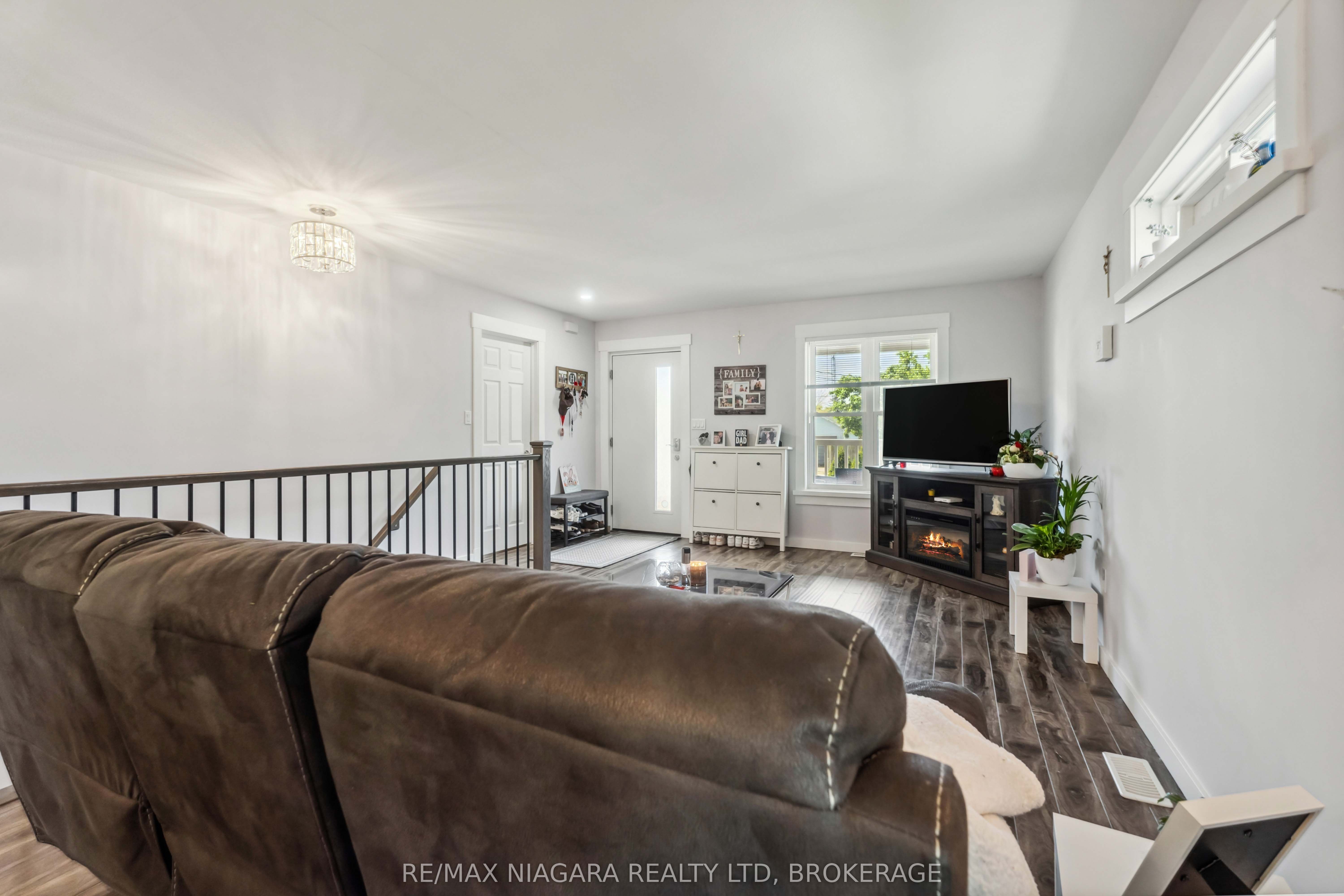 246 Martin Street Property Photo 11