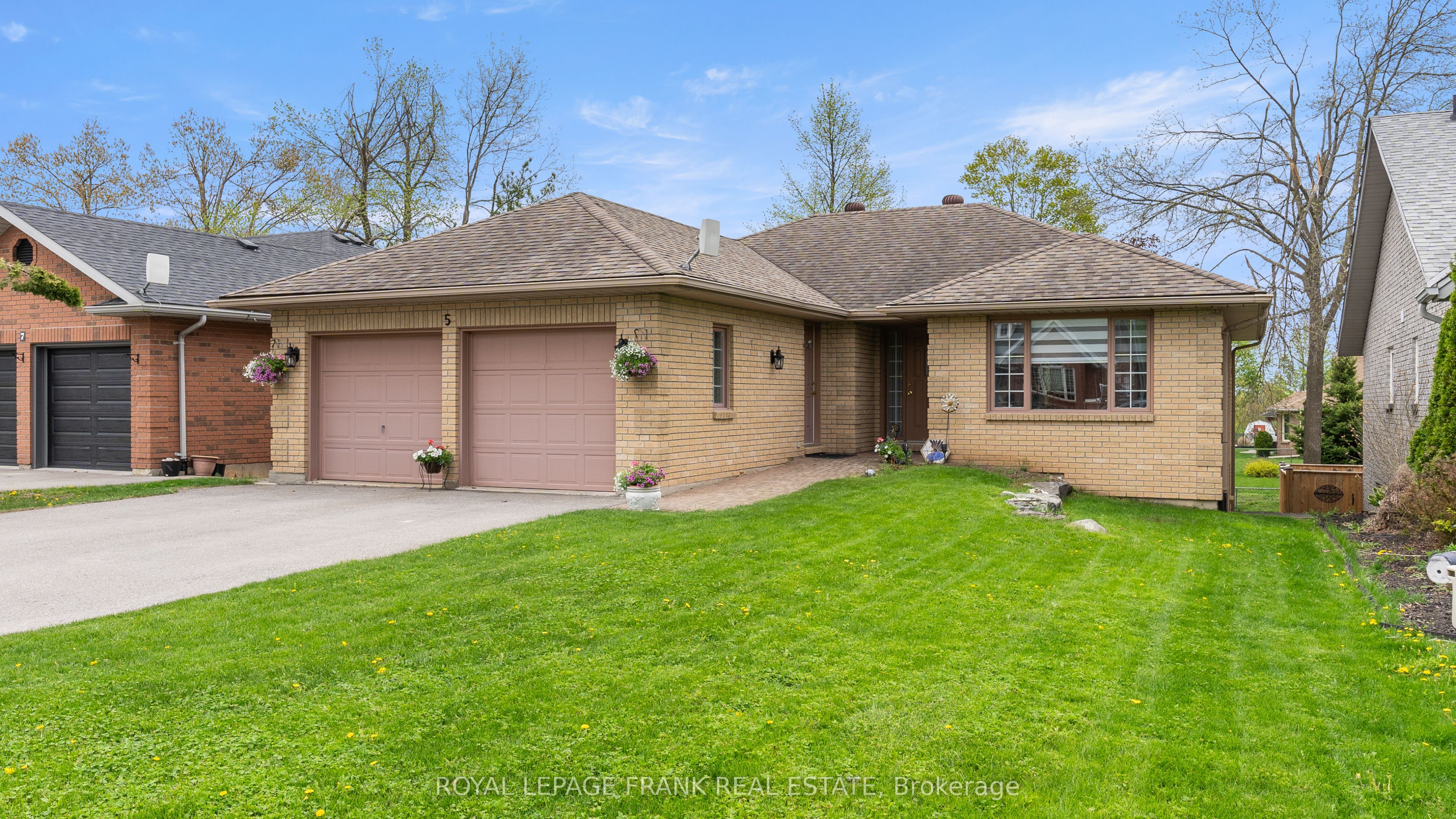 5 Hillview Drive Property Photo 1