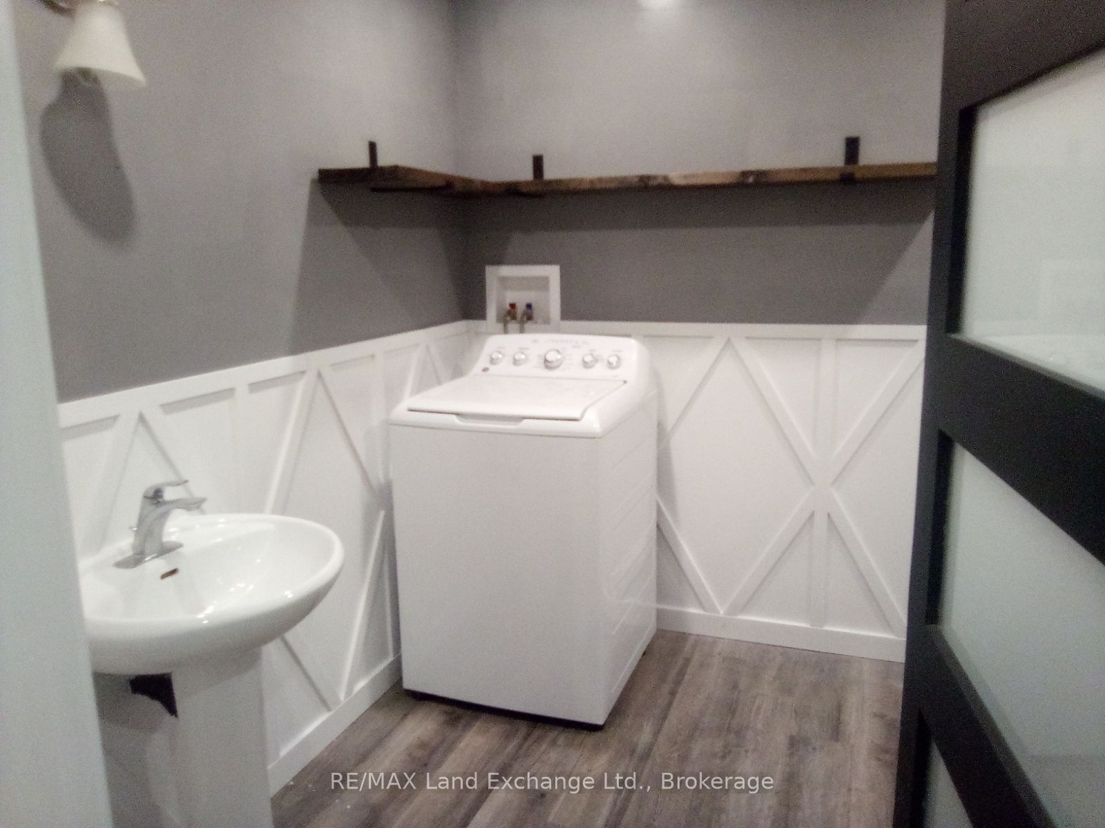 348 Durham Street E Property Photo 6
