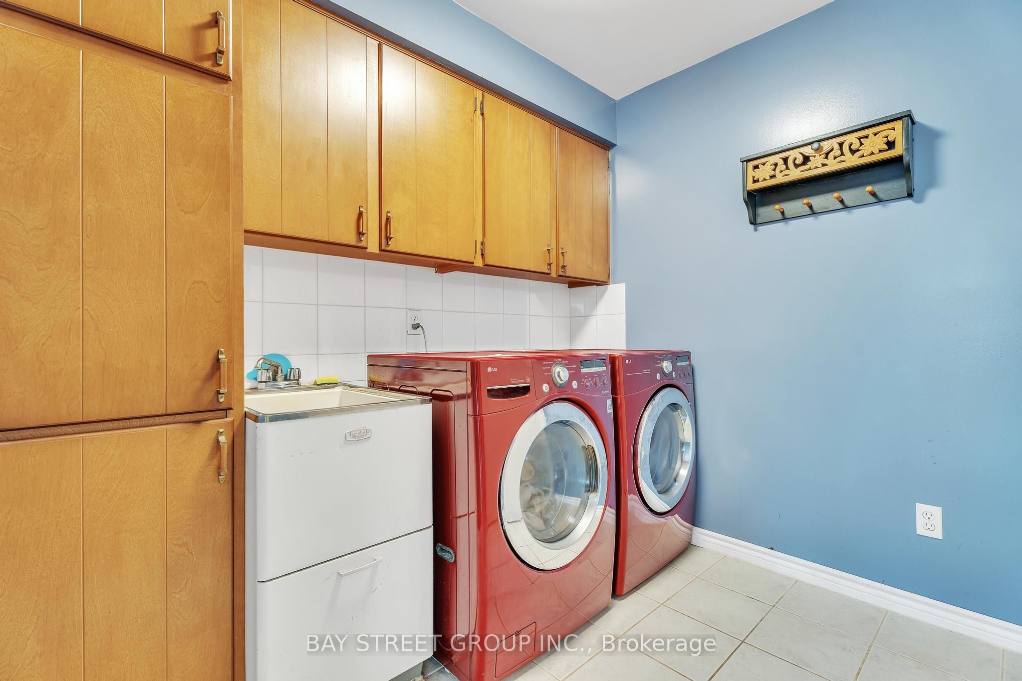 976 Griffith Street Property Photo 24
