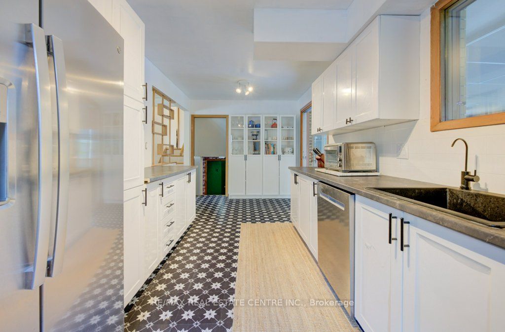 248 Fergus Avenue Property Photo 10