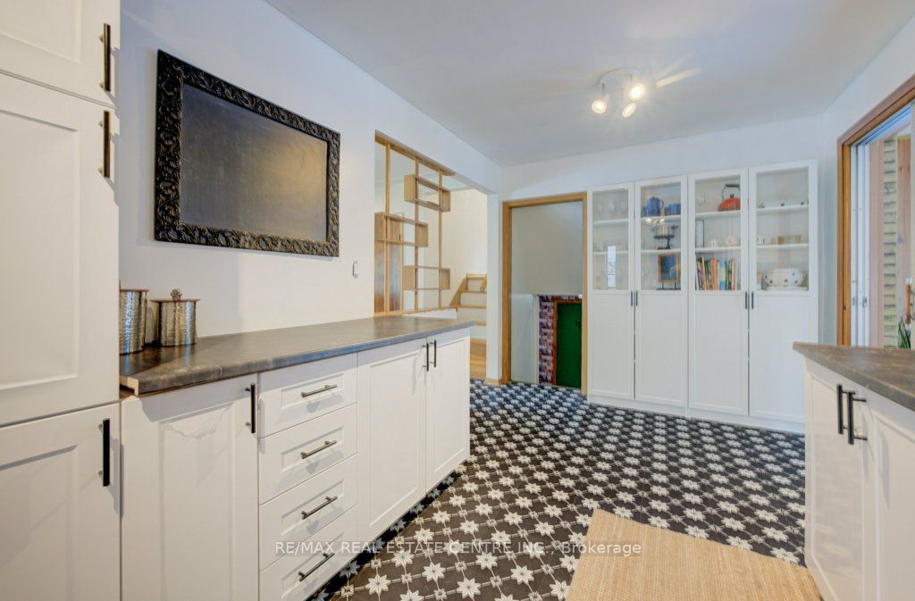 248 Fergus Avenue Property Photo 11