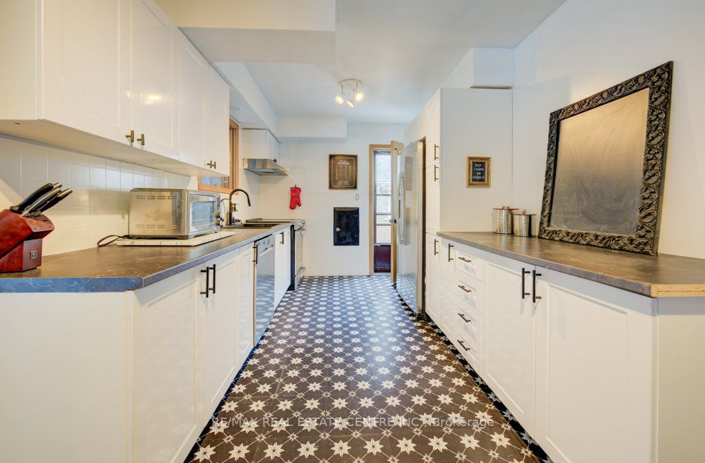 248 Fergus Avenue Property Photo 15