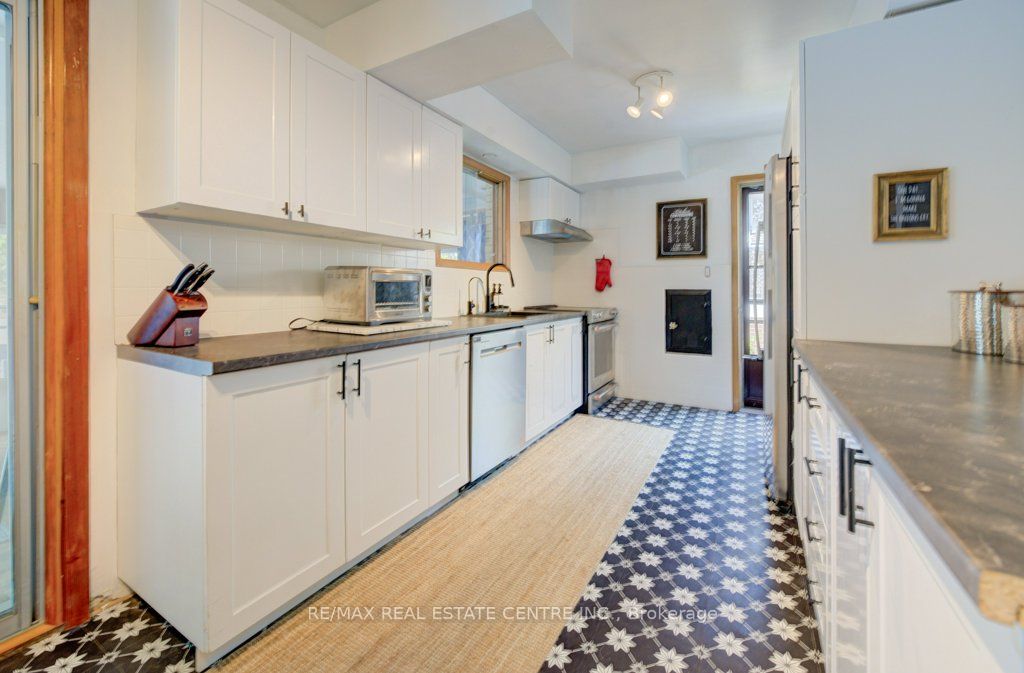 248 Fergus Avenue Property Photo 16