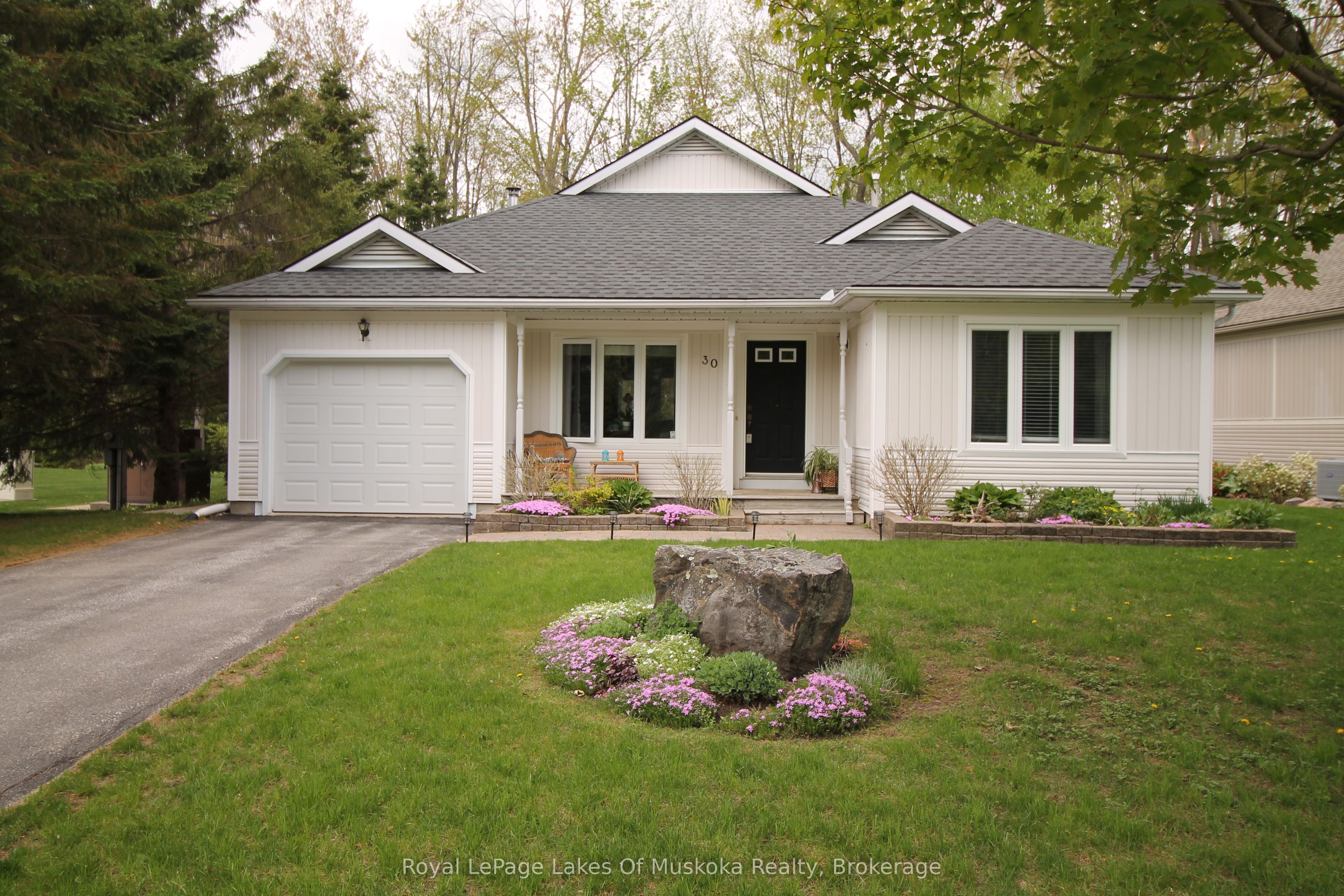 30 Hedgewood Ln Property Photo