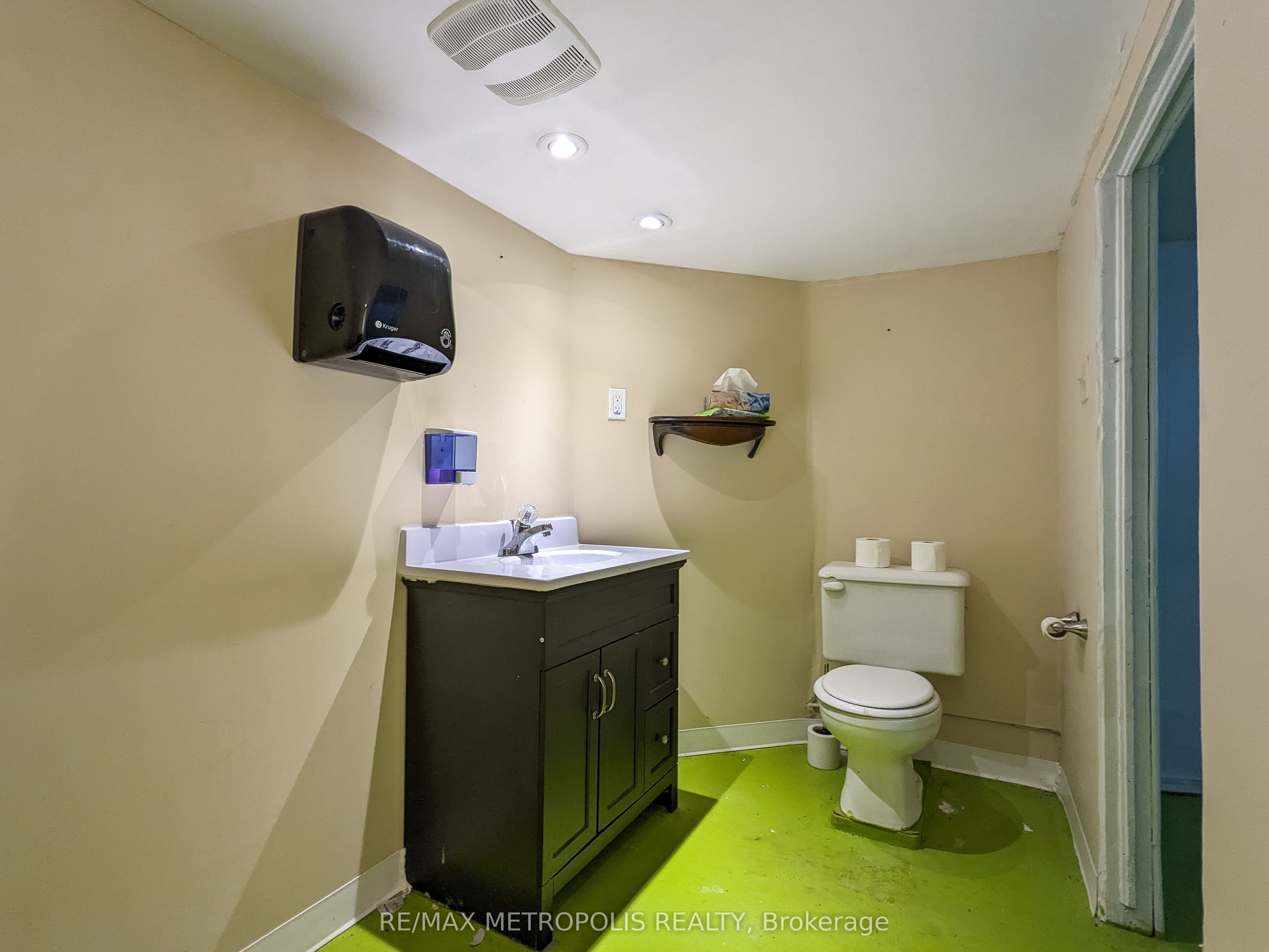 533-537 Christina Street N Property Photo 31