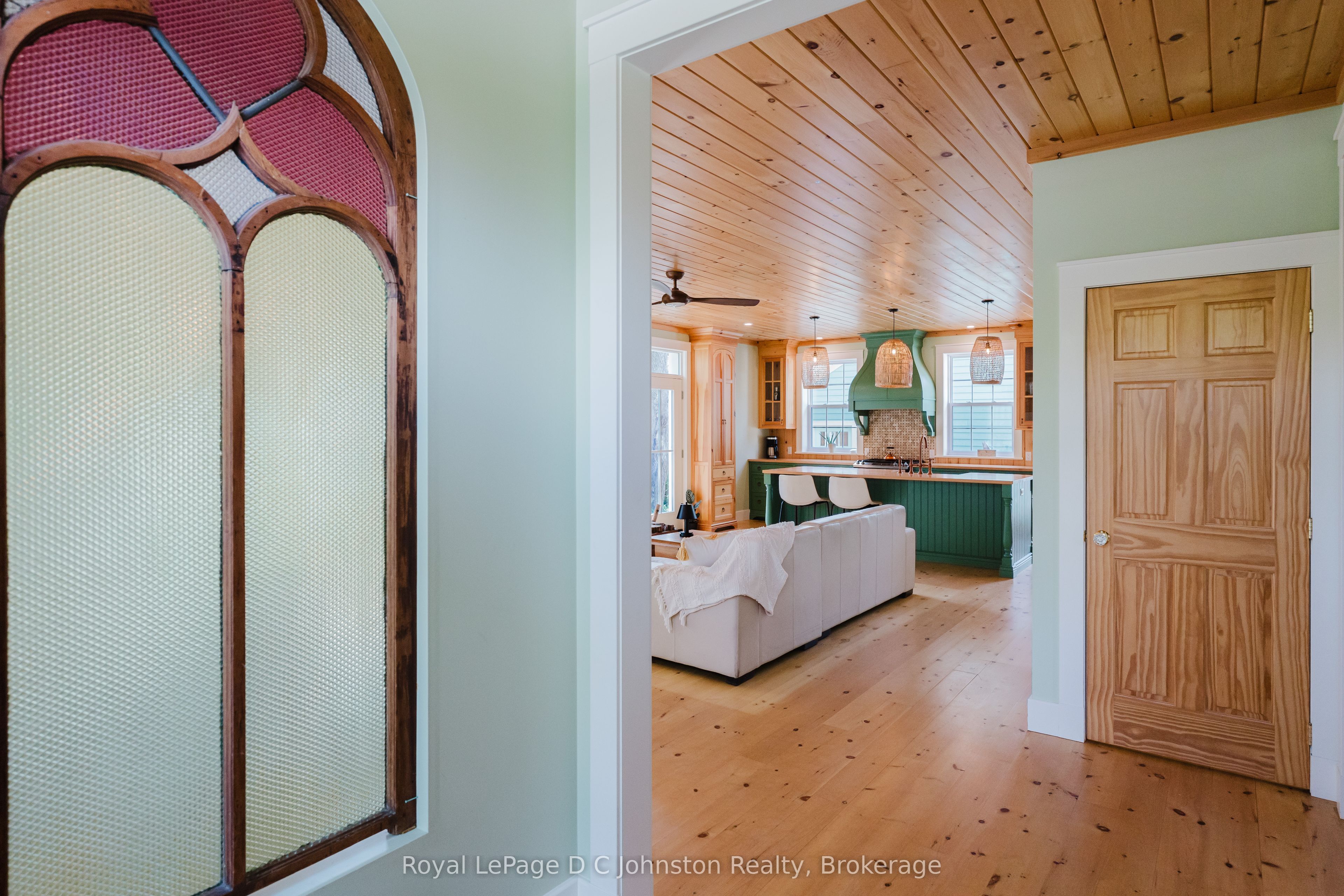 66 Grosvenor St Street N Property Photo 4