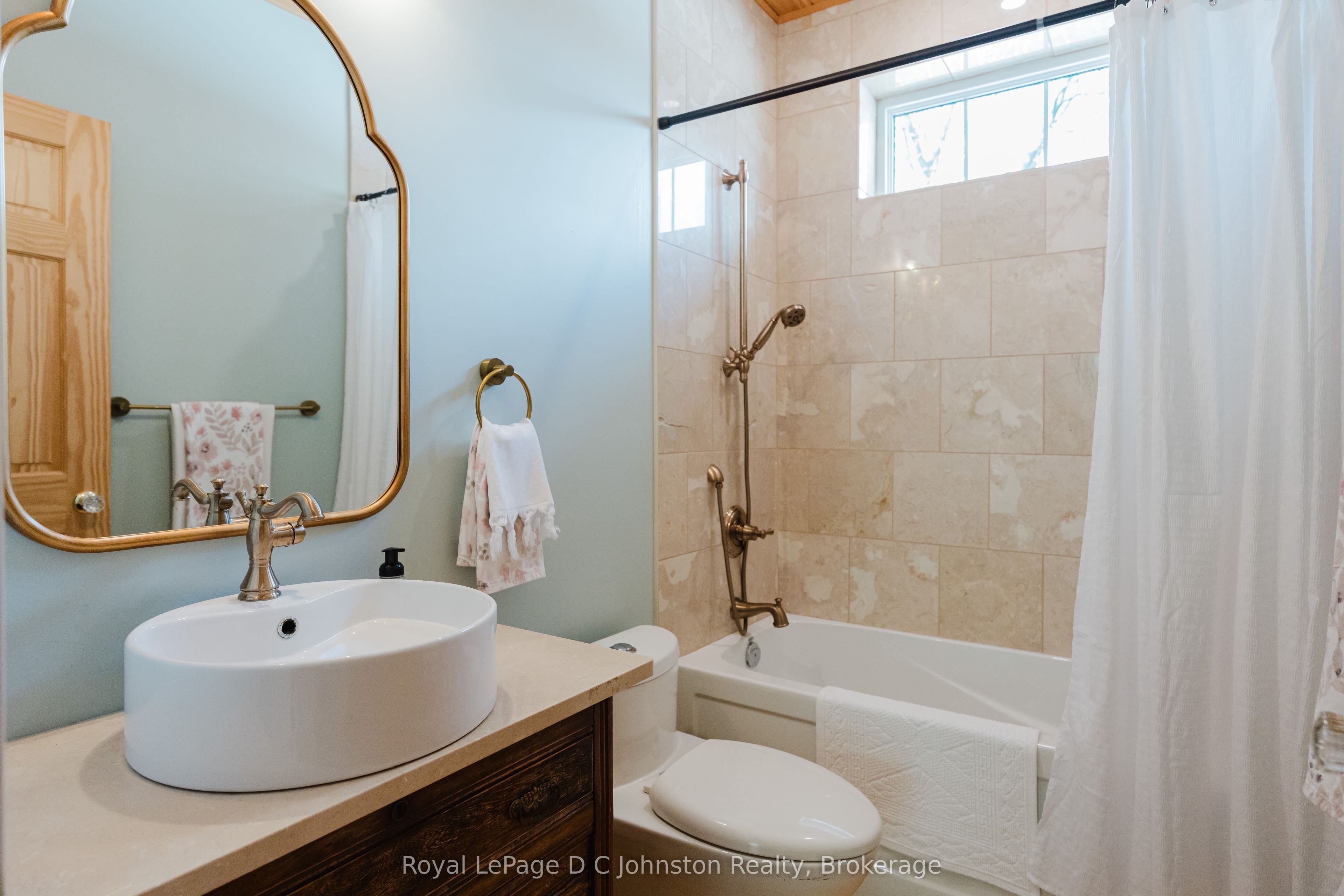 66 Grosvenor St Street N Property Photo 17
