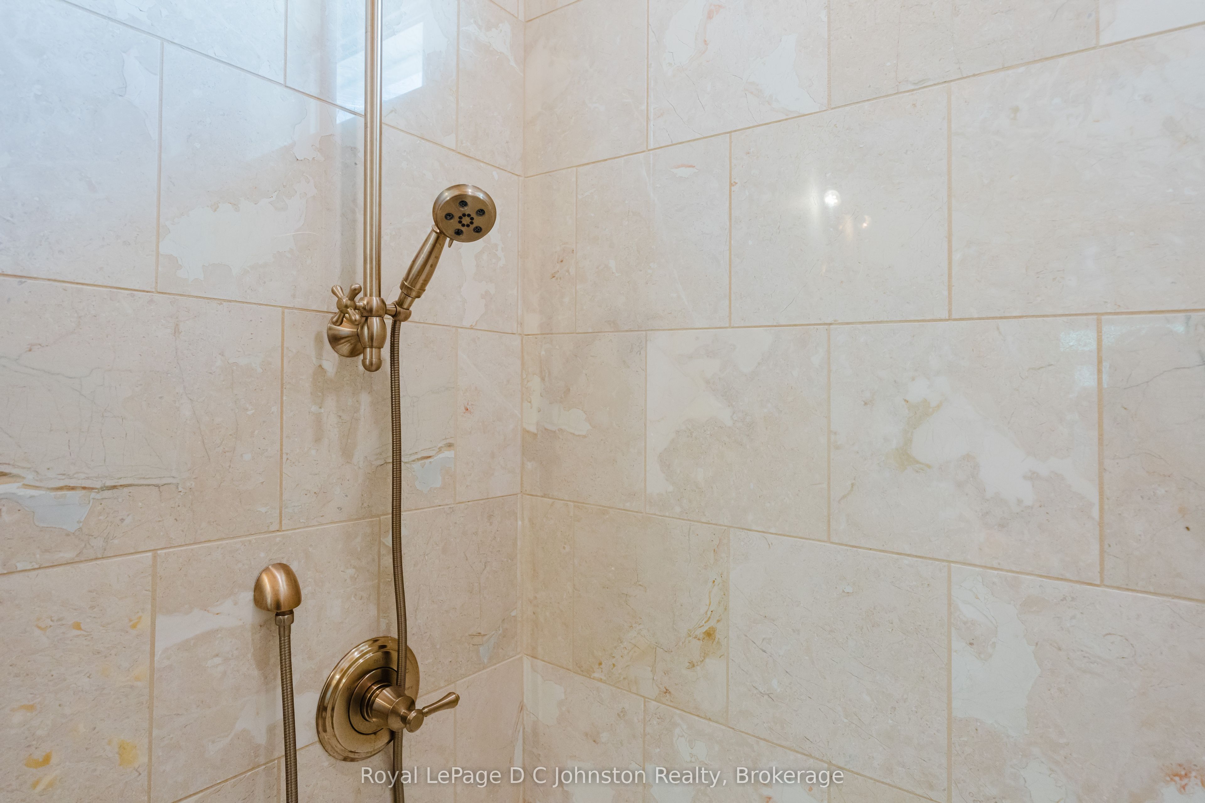 66 Grosvenor St Street N Property Photo 18