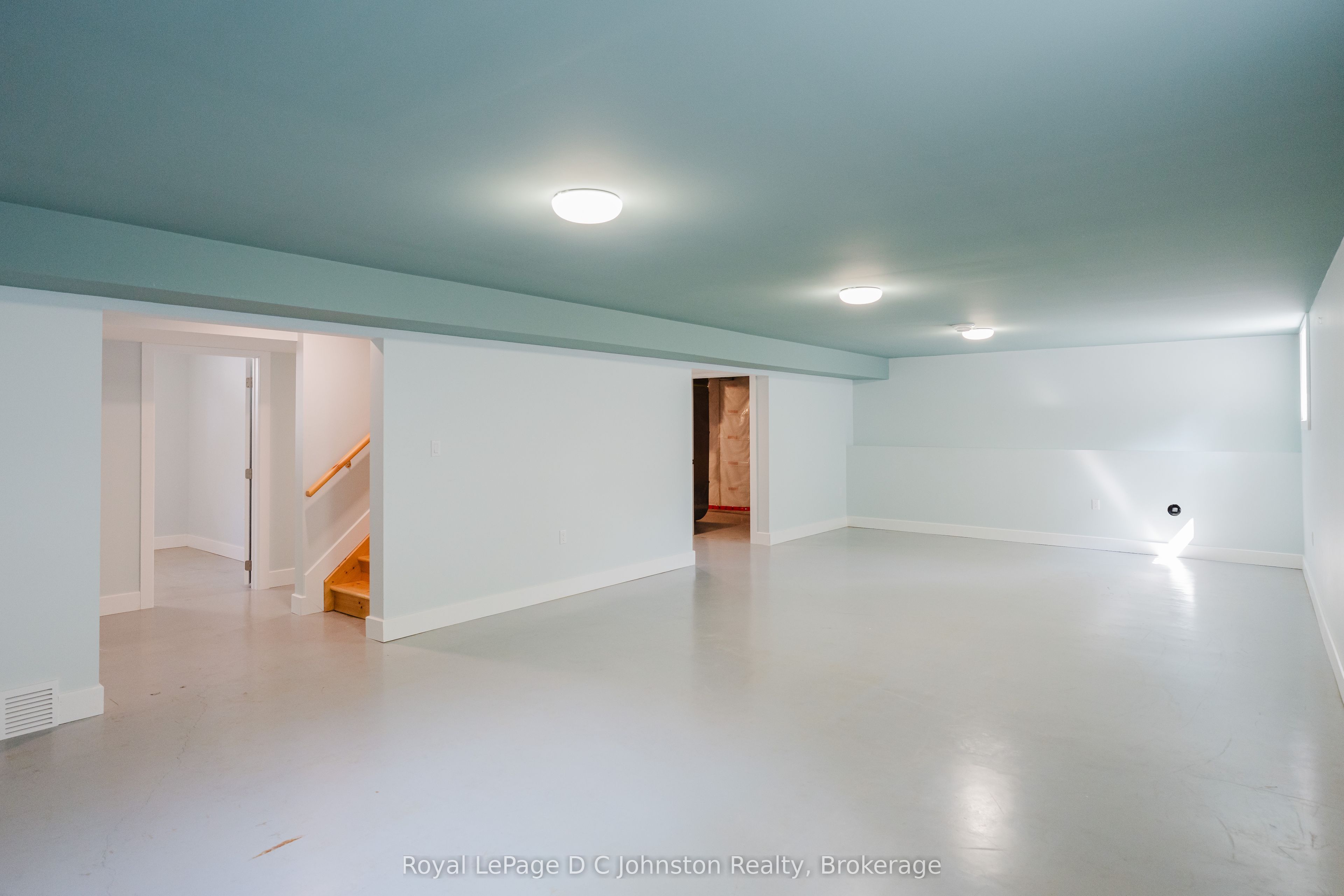 66 Grosvenor St Street N Property Photo 27