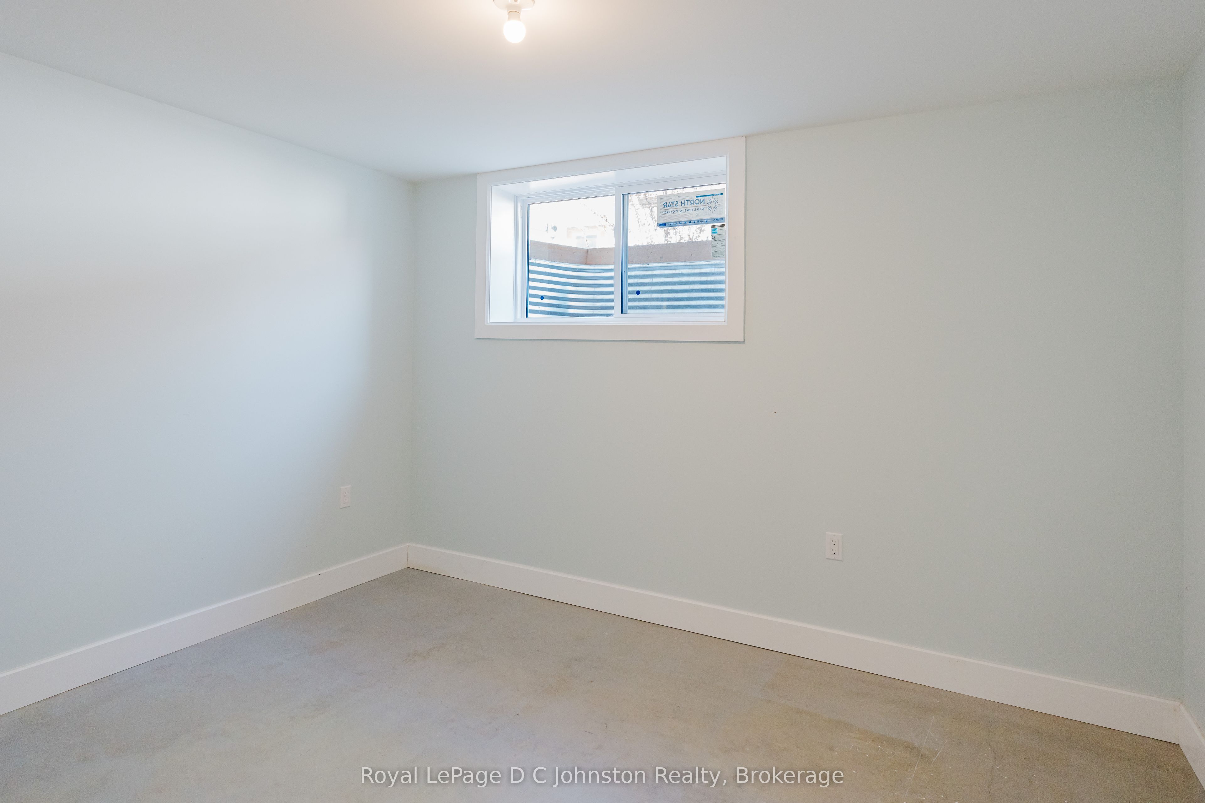 66 Grosvenor St Street N Property Photo 28