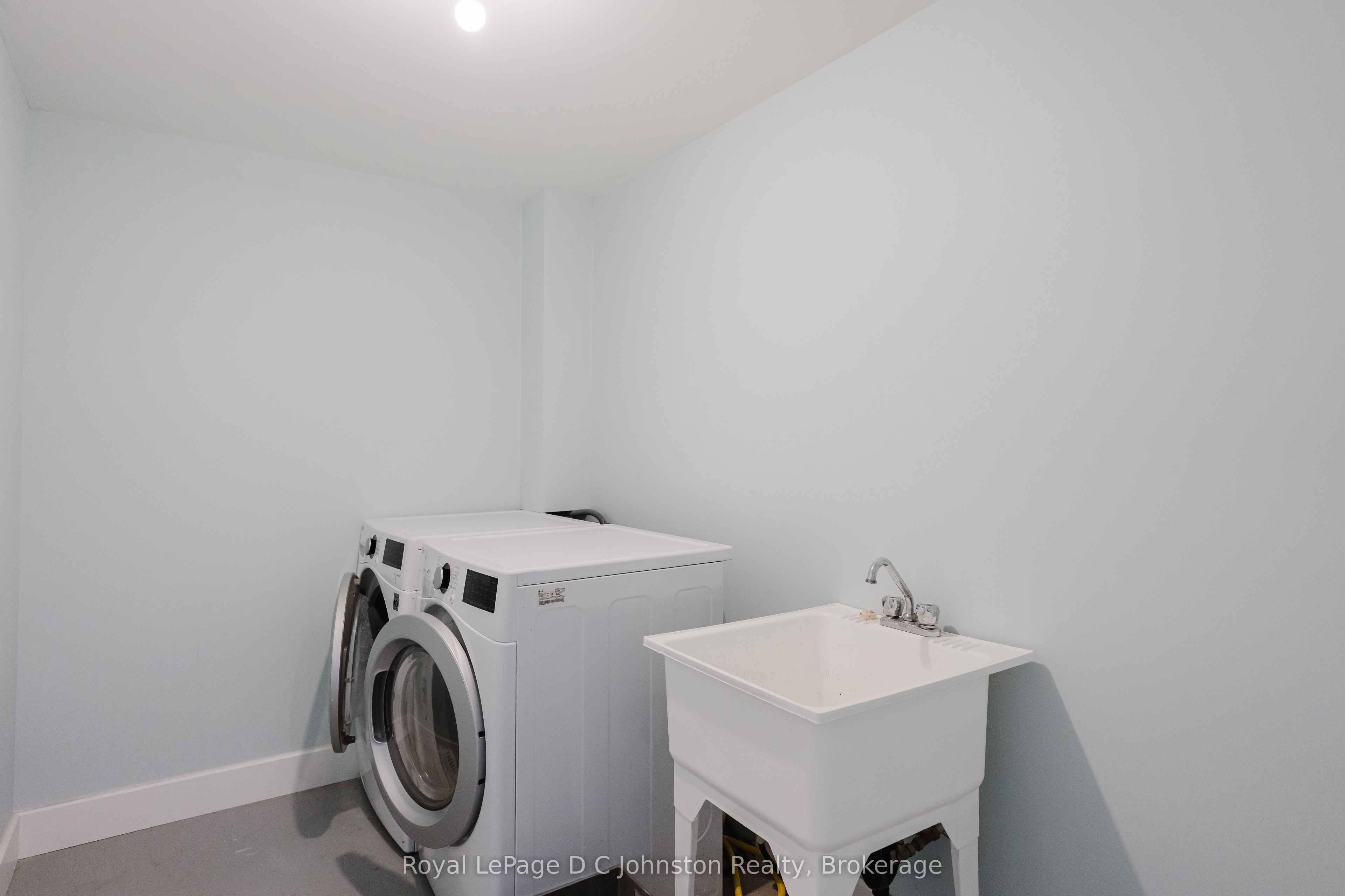66 Grosvenor St Street N Property Photo 29