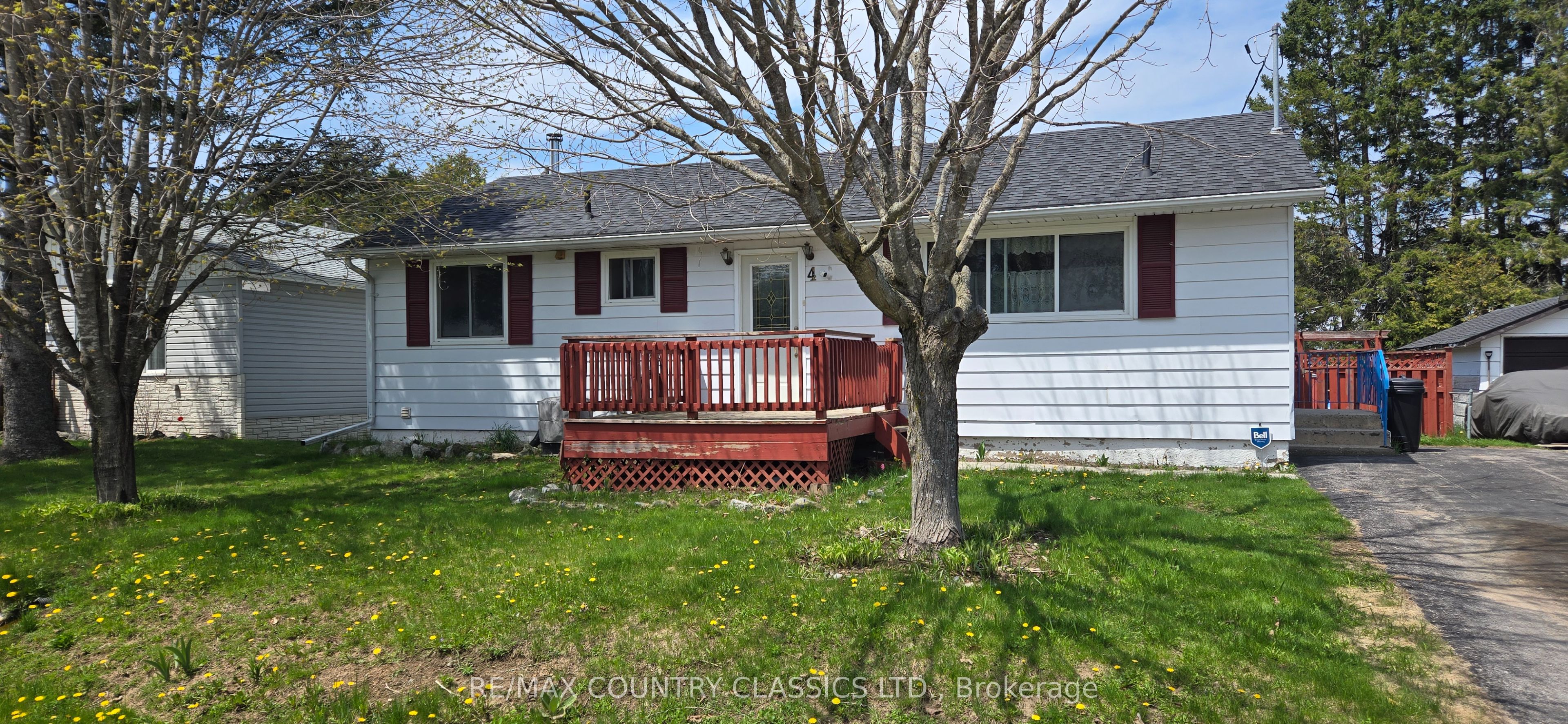 4 Hemlock St Property Photo 1