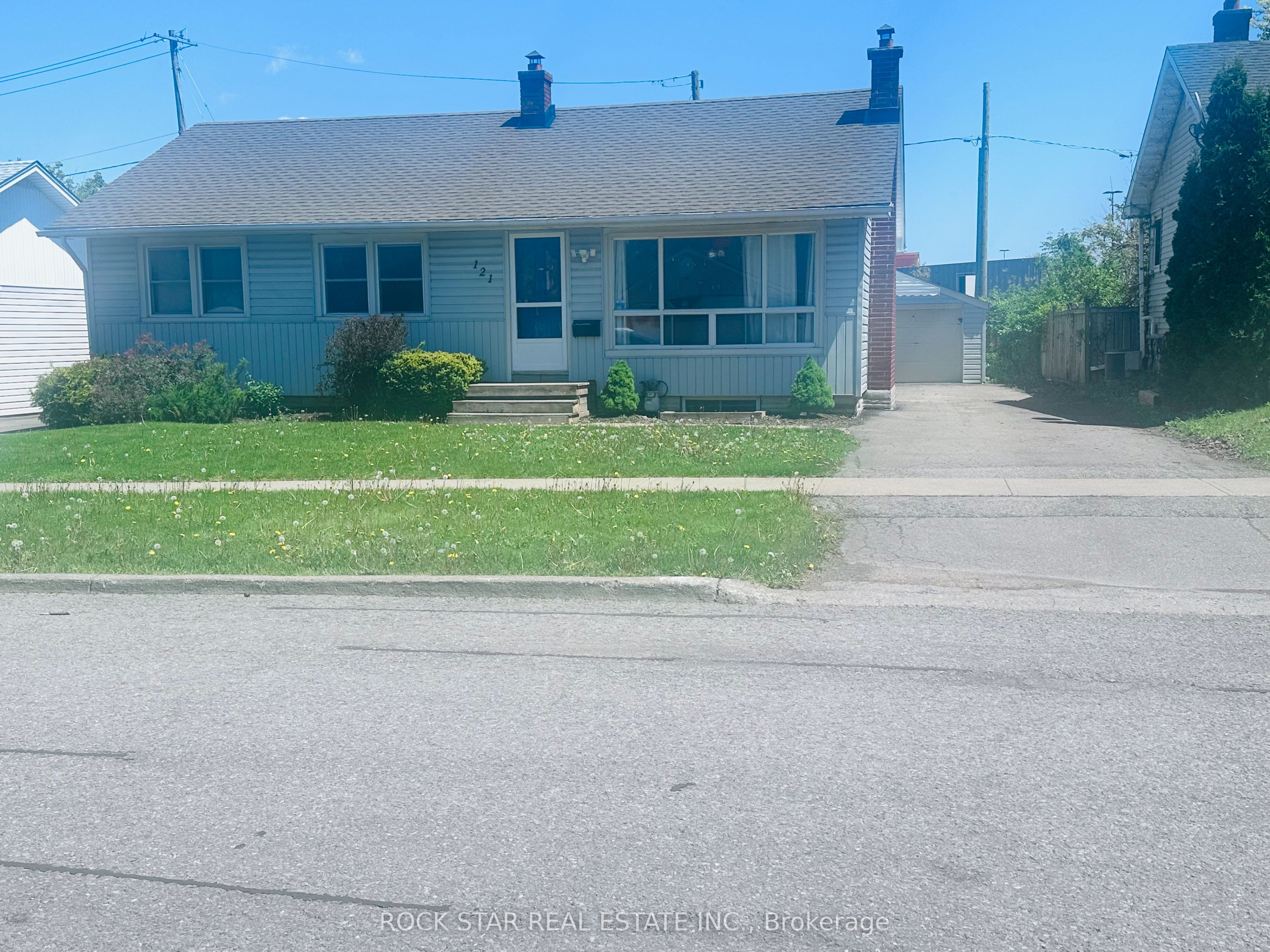 121 Jacobson Ave Property Photo