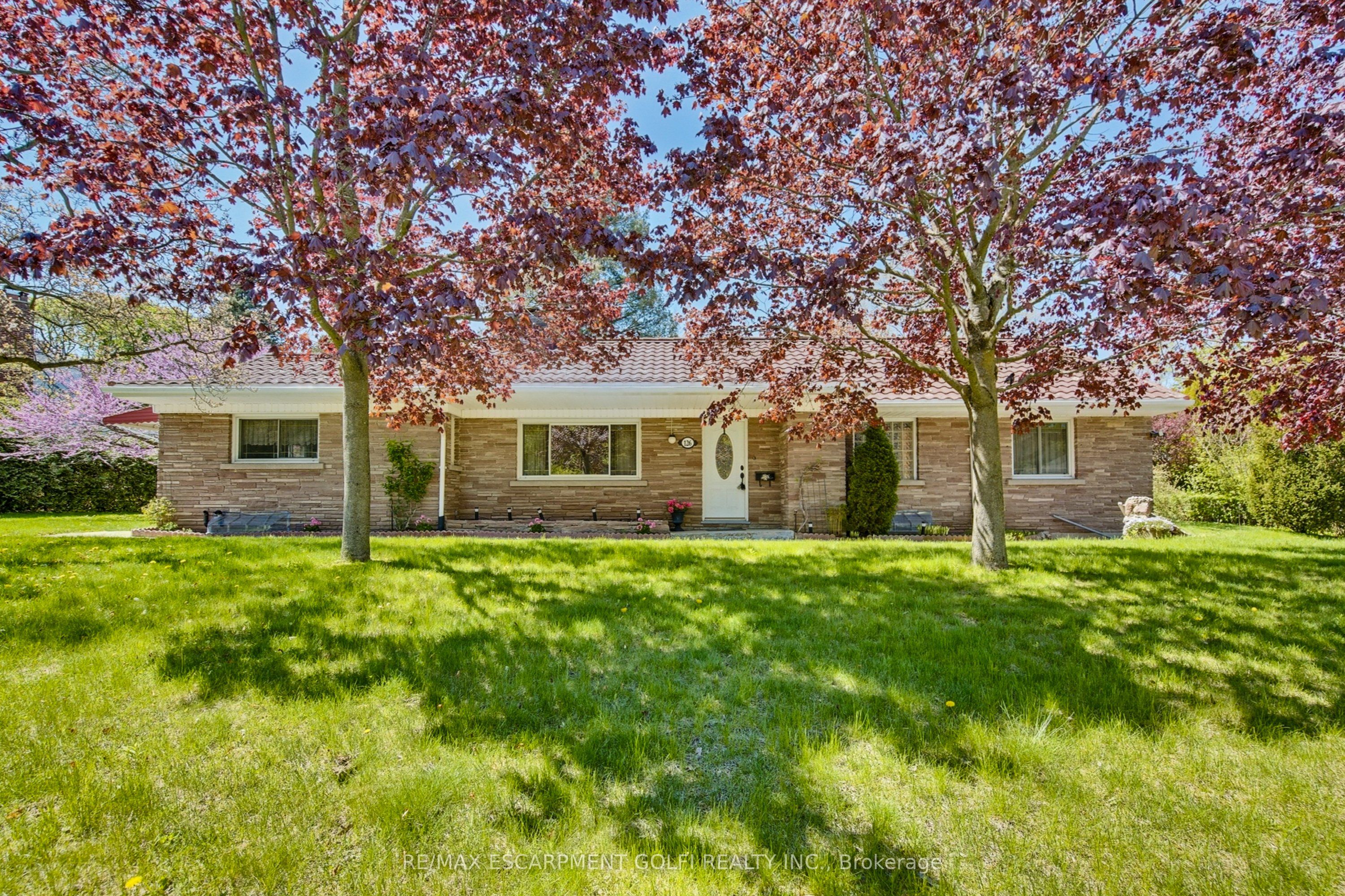 126 Mccall Cres Property Photo 1
