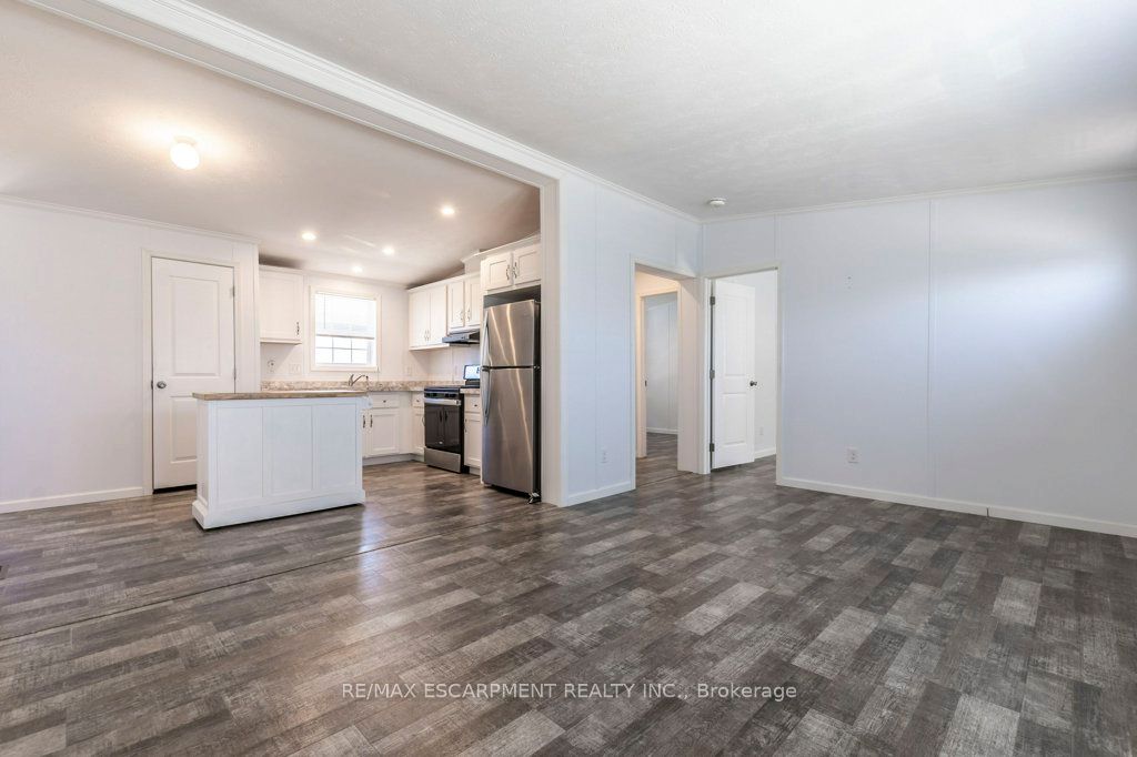 9 Hickory Hollow Property Photo 8