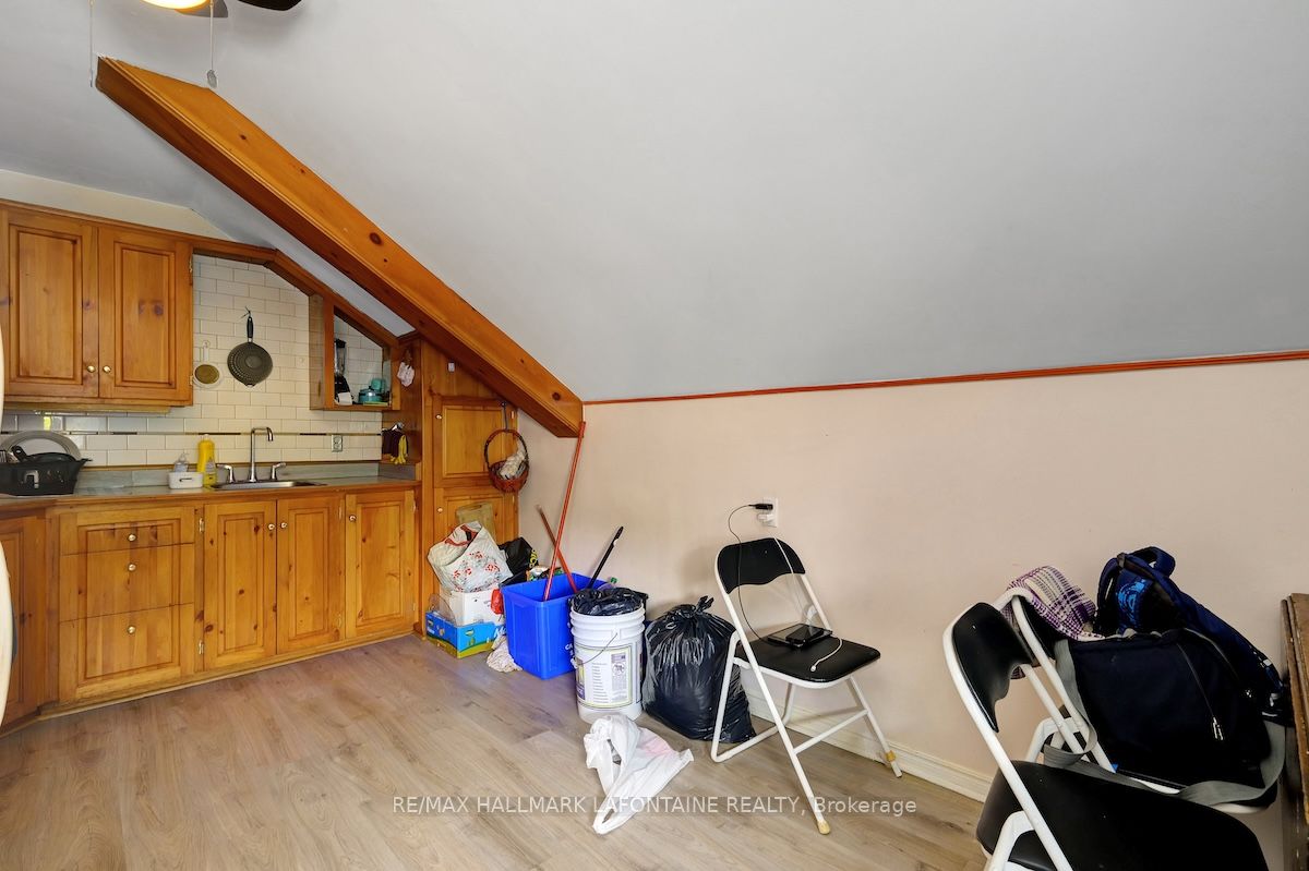 100 Gore St E Property Photo 40