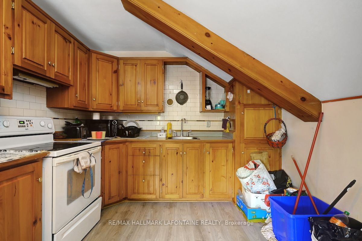 100 Gore St E Property Photo 41