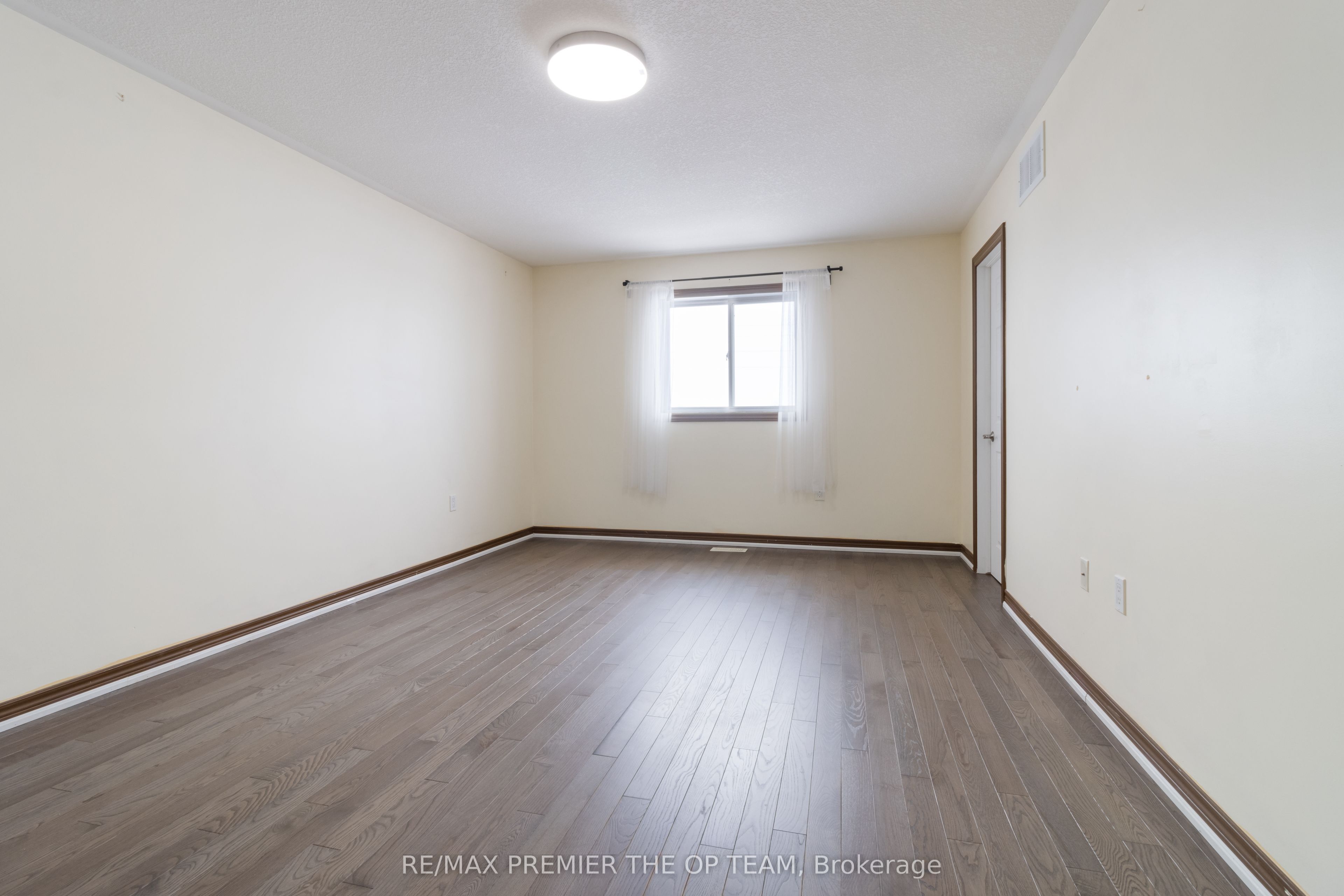 147 Pelech Crescent Property Photo 34