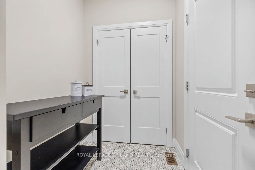 1592 Applerock Avenue Property Photo 5