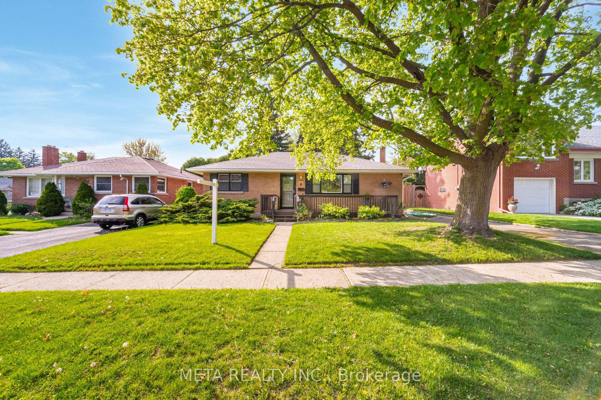 4 Greenview St Property Photo