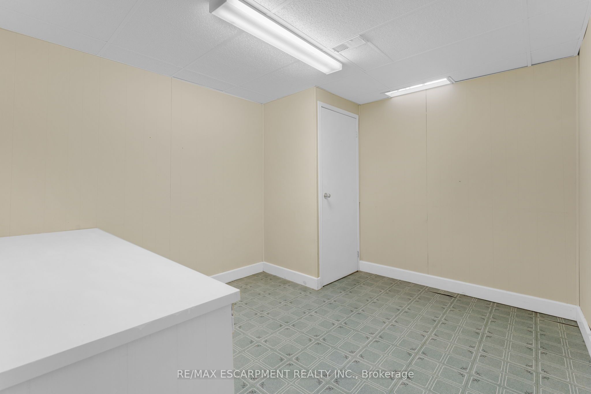 6 Village Drive Property Photo 28