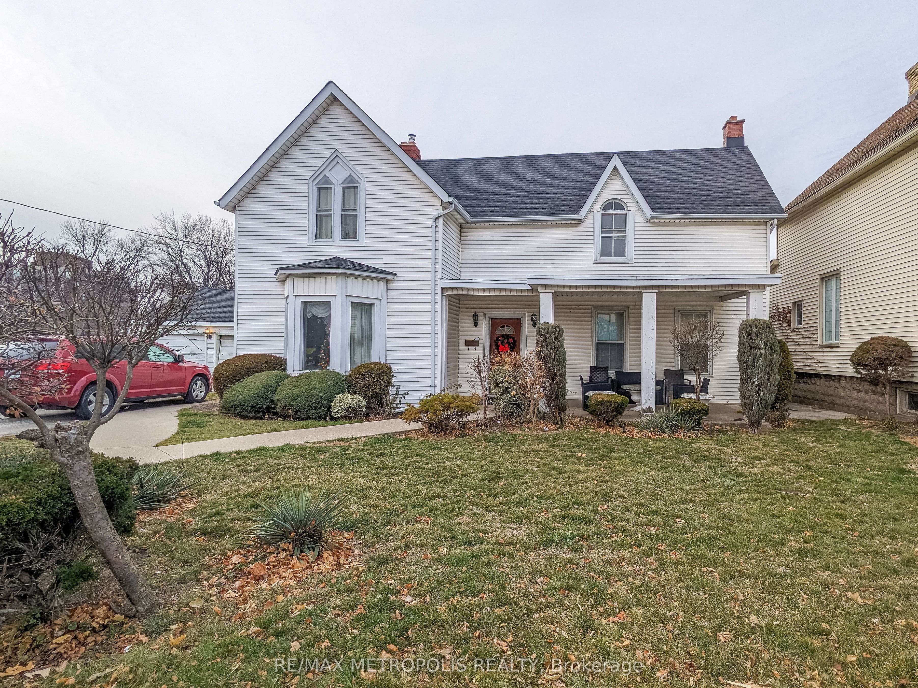 529 Christina St N Property Photo