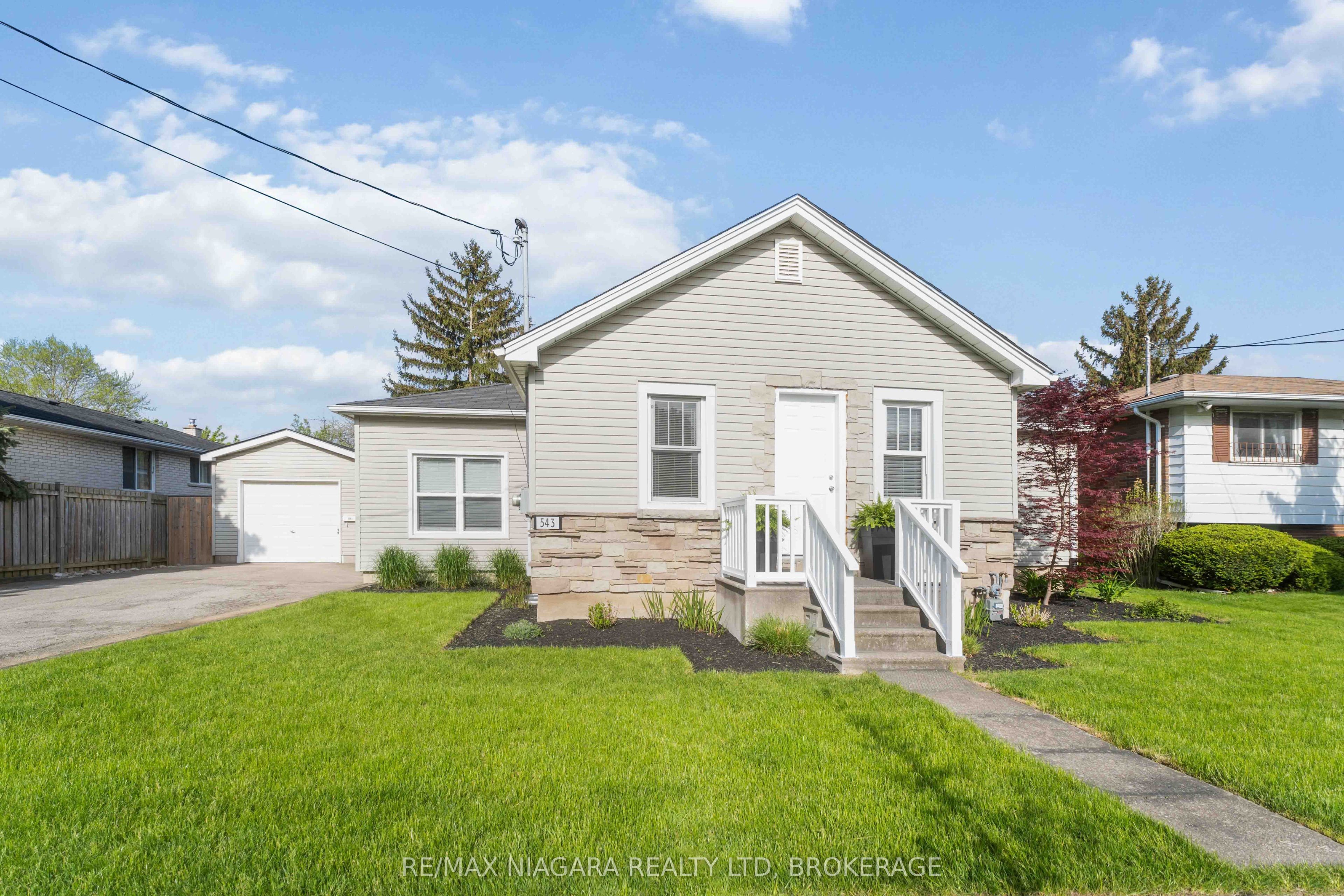 543 Vine St Property Photo