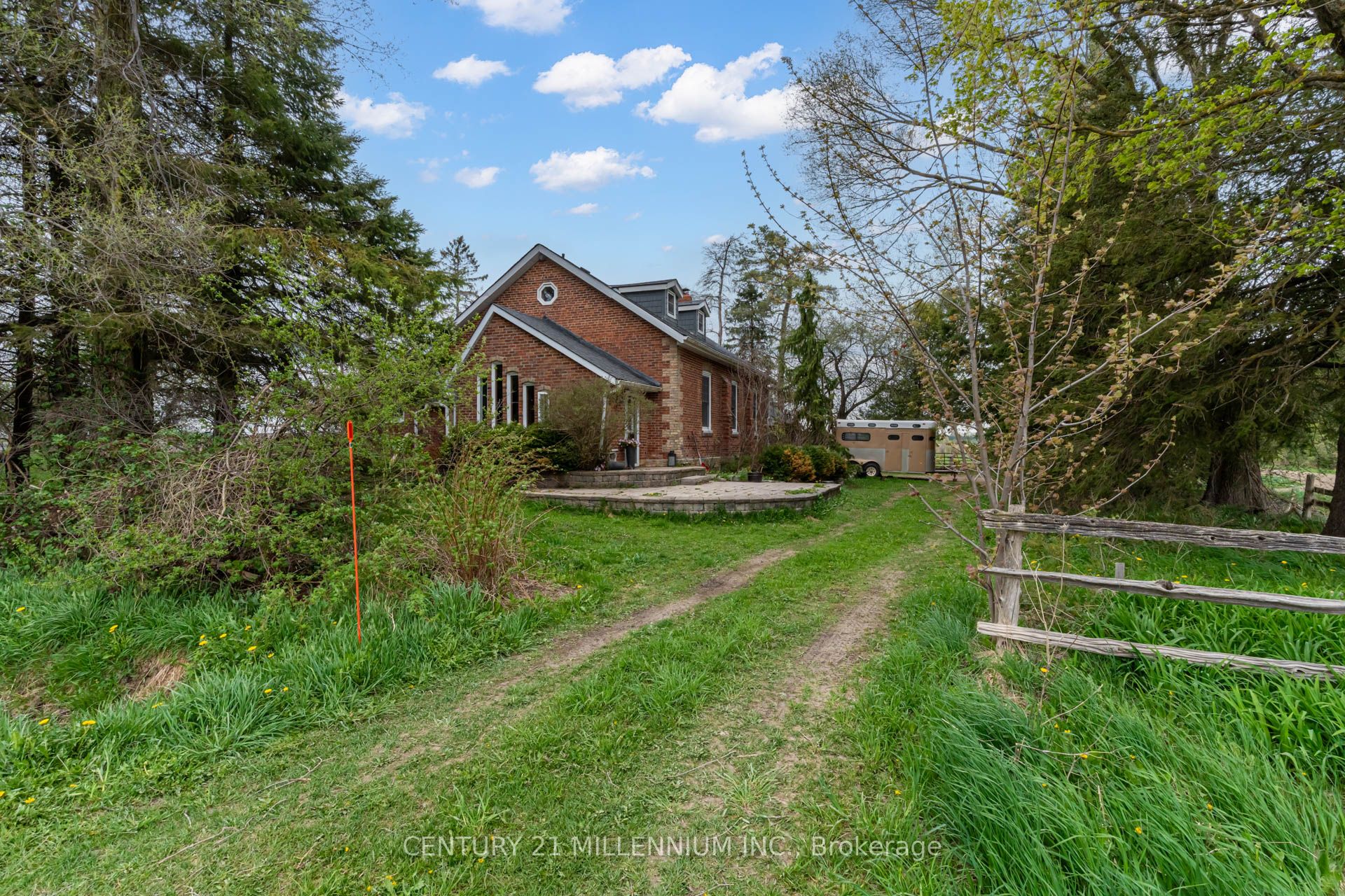 214314 10th Line Property Photo 1