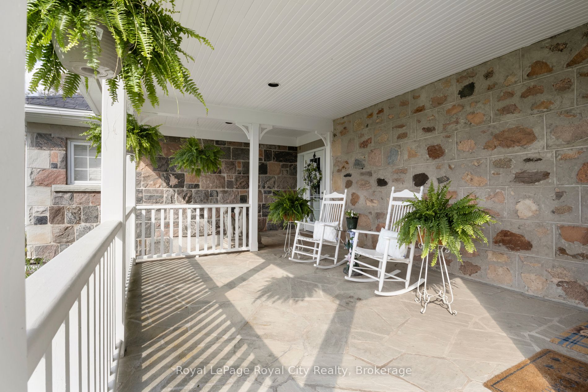 5228 First Line Property Photo 8